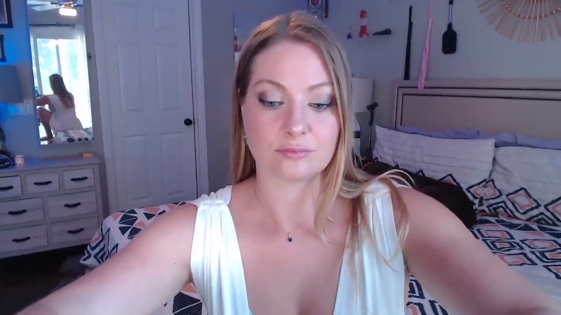 Gallery image thumbnail from VeronicaOMG's myfreecams stream on, 07/27/2024, 17:55 image 3 of 20