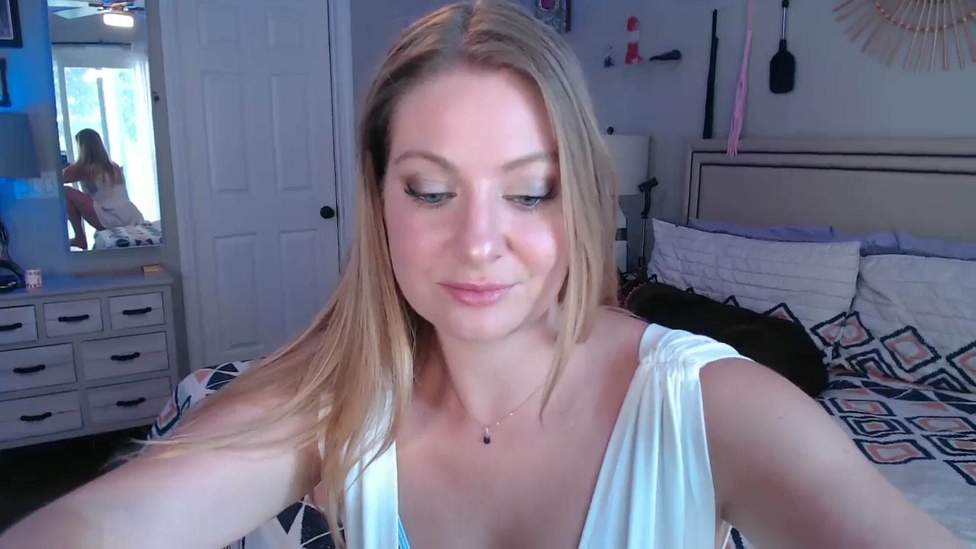 Gallery image thumbnail from VeronicaOMG's myfreecams stream on, 07/27/2024, 17:55 image 11 of 20