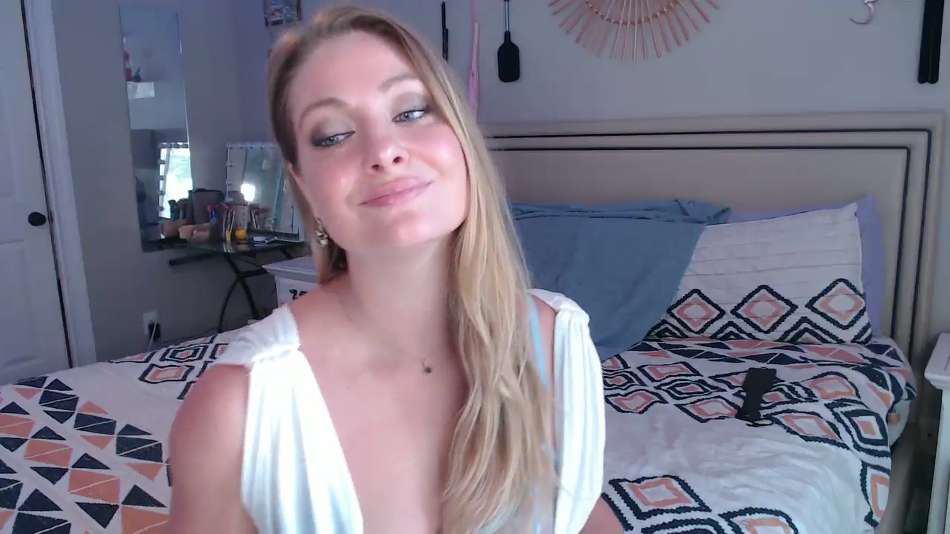 Gallery image thumbnail from VeronicaOMG's myfreecams stream on, 07/27/2024, 20:03 image 8 of 20