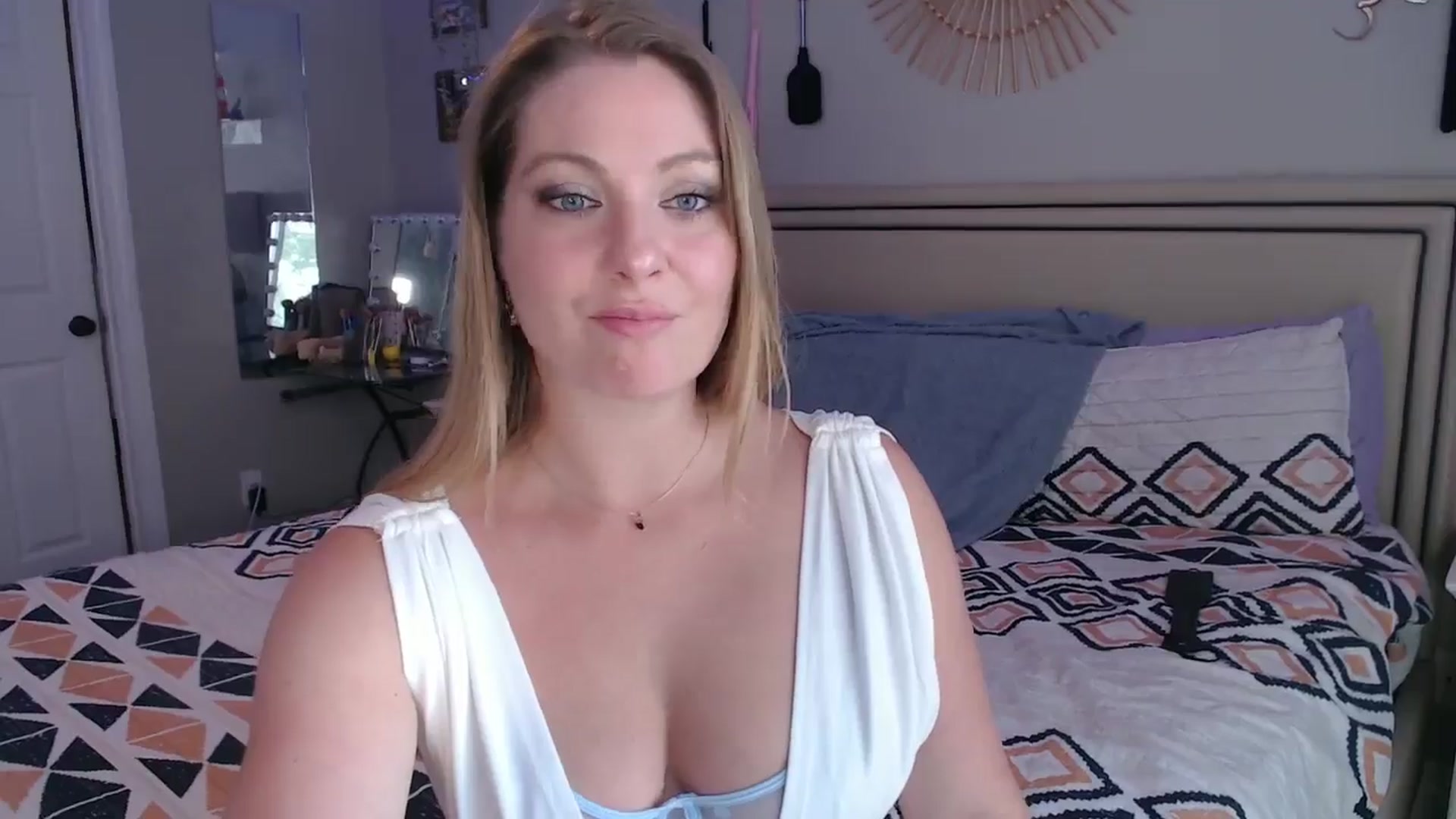 Gallery image thumbnail from VeronicaOMG's myfreecams stream on, 07/27/2024, 20:03 image 7 of 20