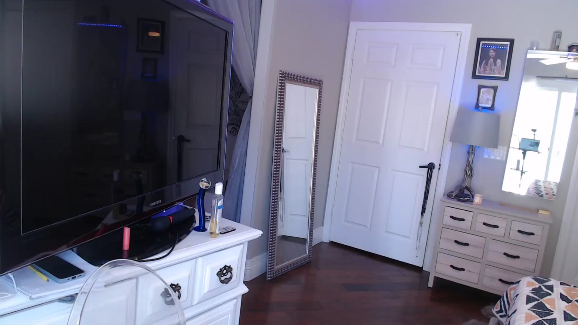 Gallery image thumbnail from VeronicaOMG's myfreecams stream on, 07/27/2024, 22:33 image 5 of 20
