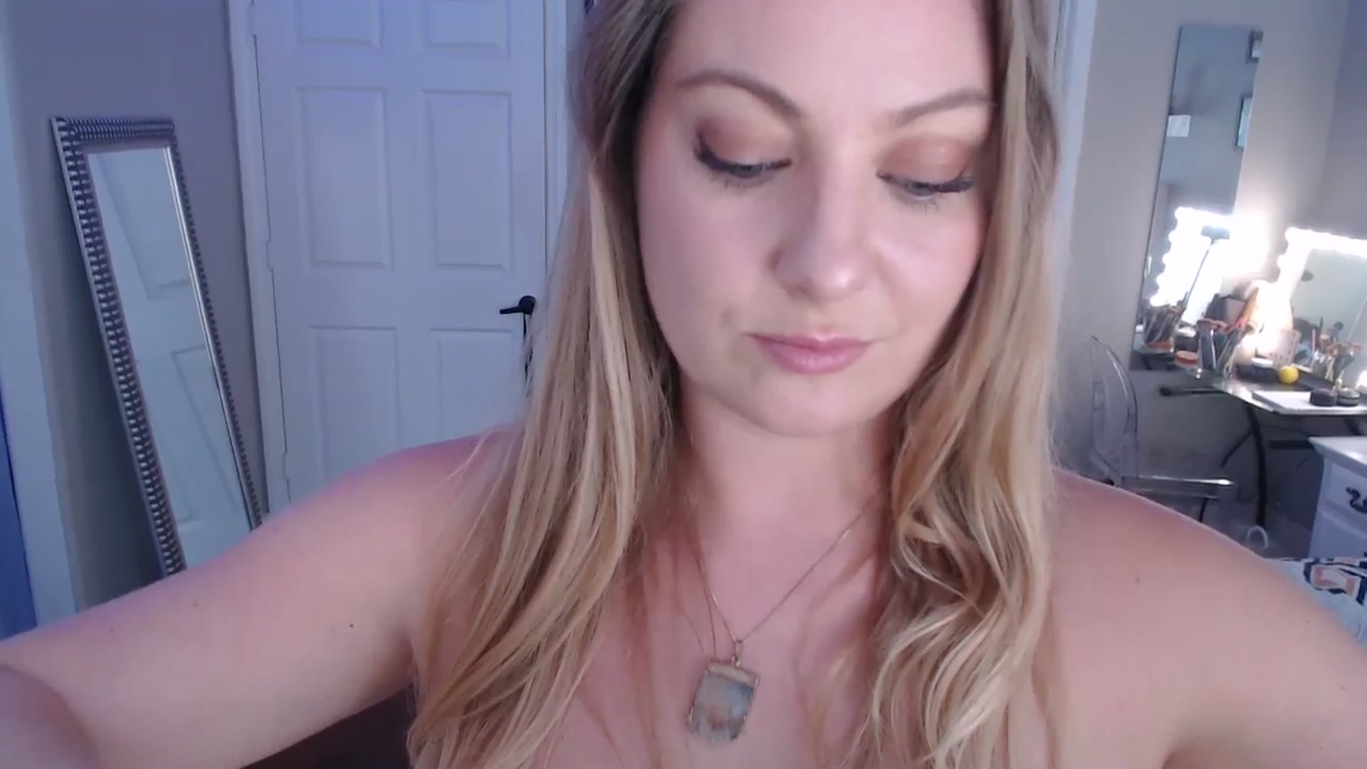 Gallery image thumbnail from VeronicaOMG's myfreecams stream on, 08/10/2024, 23:33 image 12 of 20