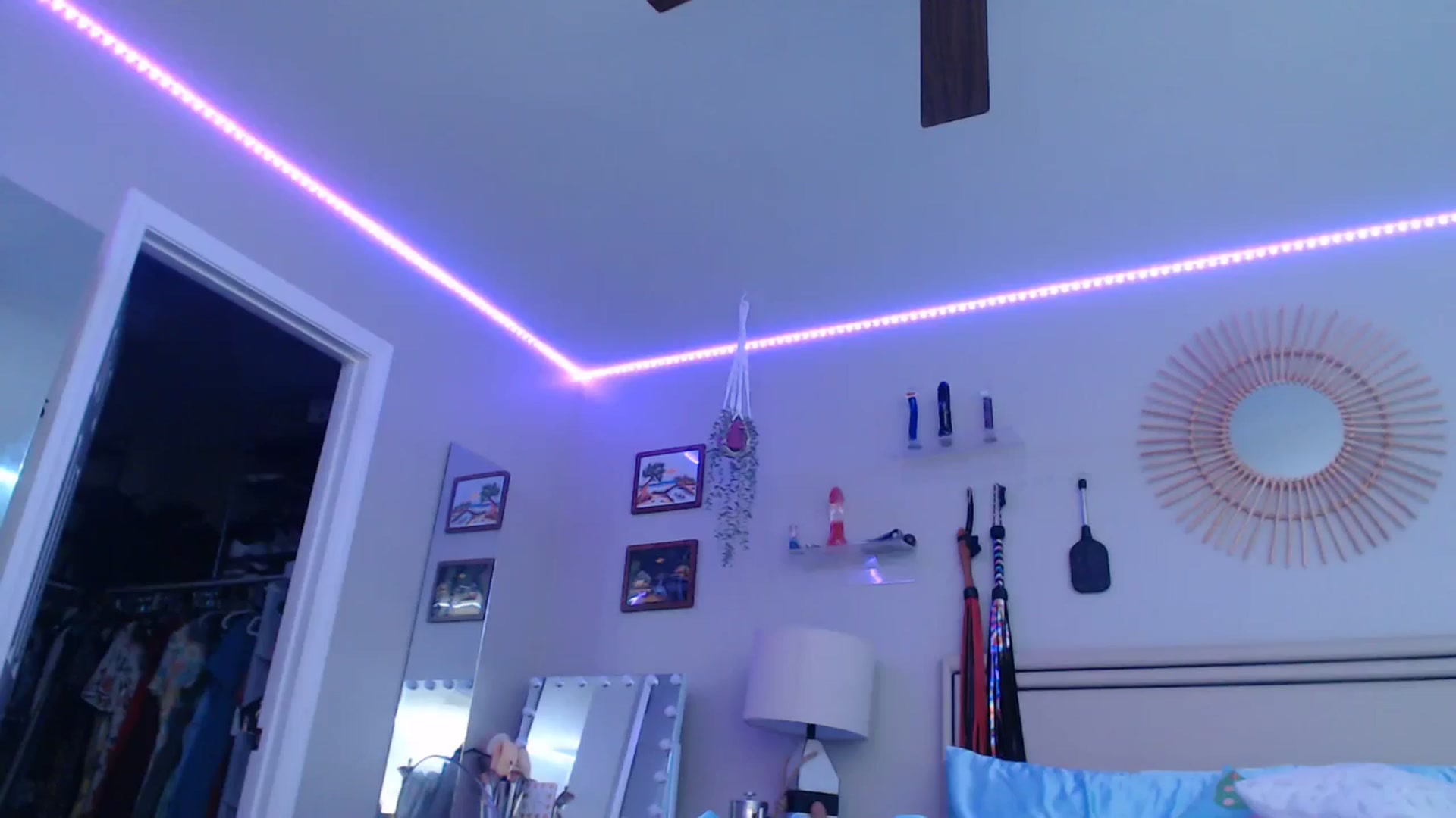 Gallery image thumbnail from VeronicaOMG's myfreecams stream on, 08/13/2024, 02:52 image 10 of 20