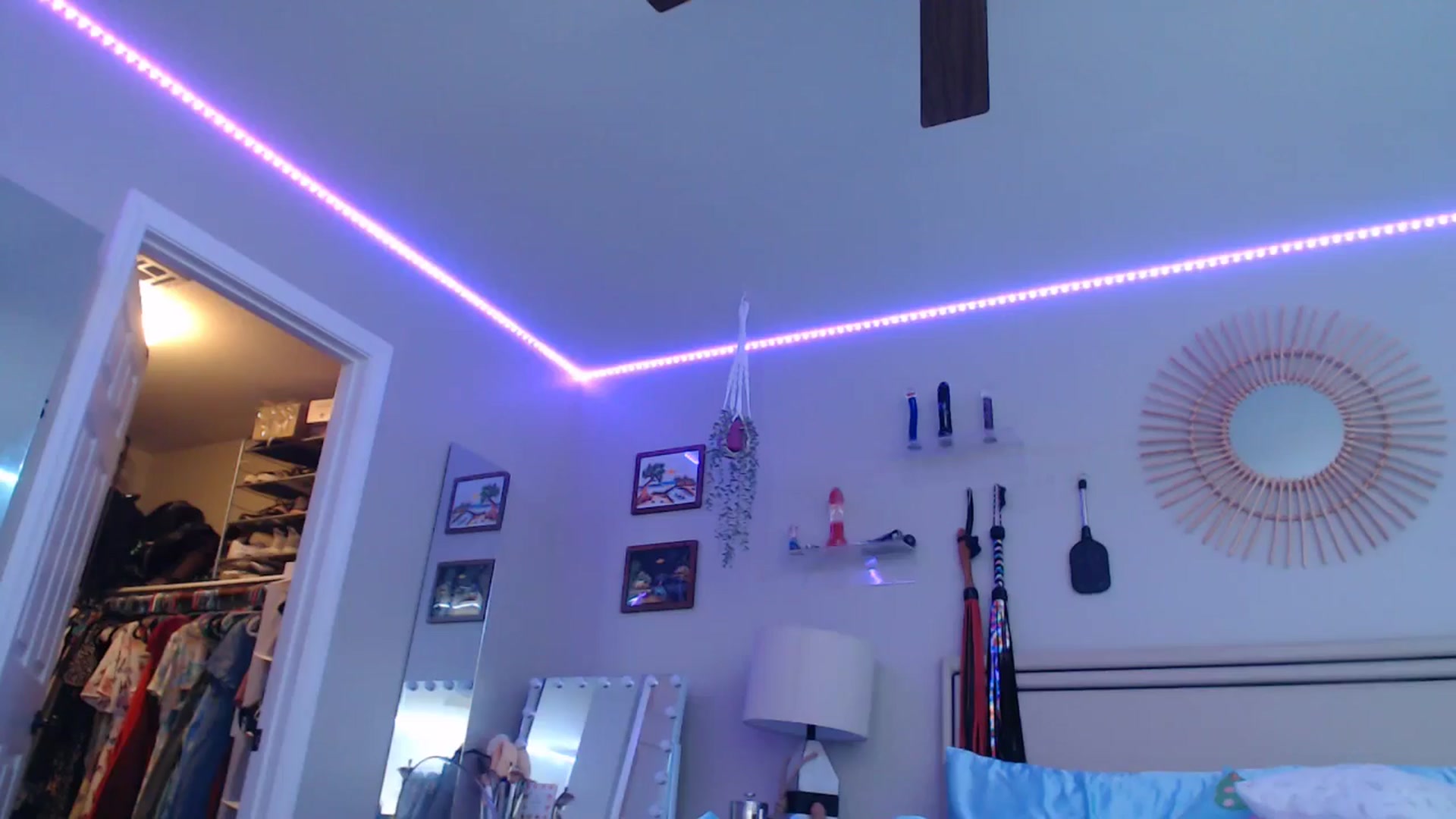 Gallery image thumbnail from VeronicaOMG's myfreecams stream on, 08/13/2024, 02:52 image 9 of 20