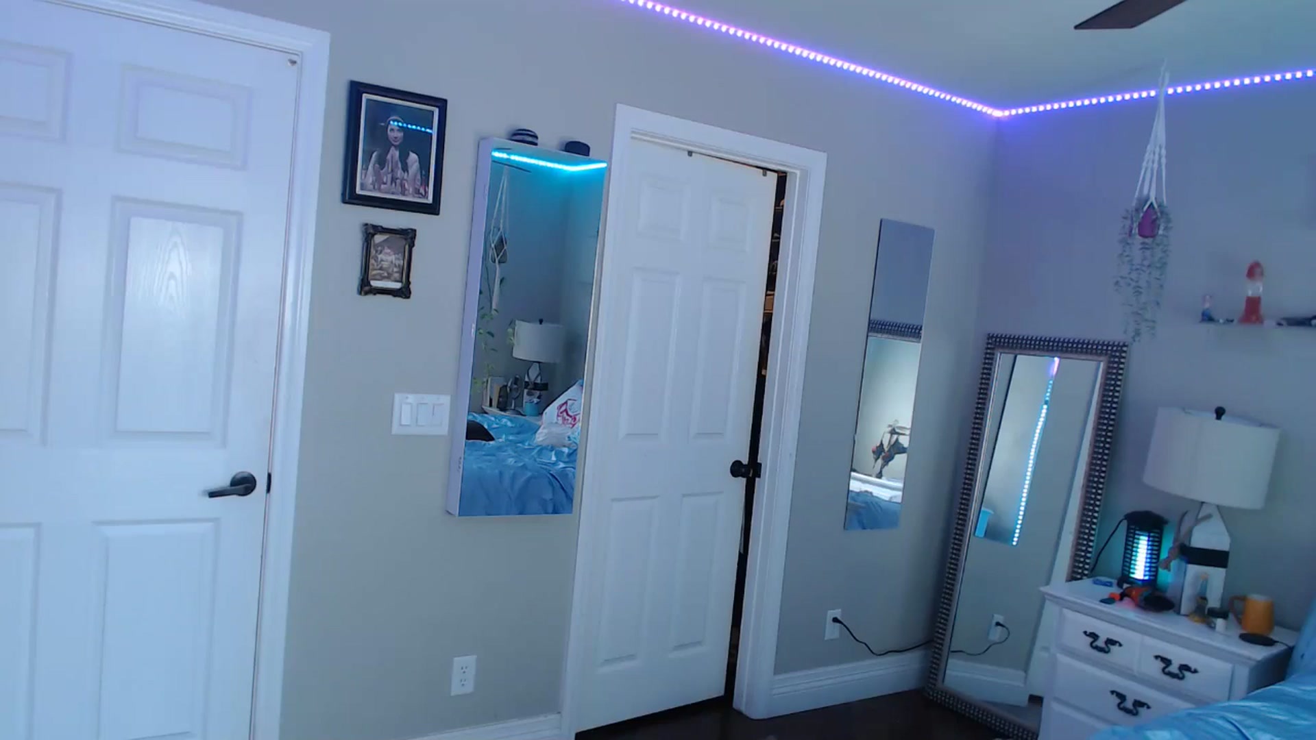 Gallery image thumbnail from VeronicaOMG's myfreecams stream on, 08/14/2024, 24:00 image 9 of 20