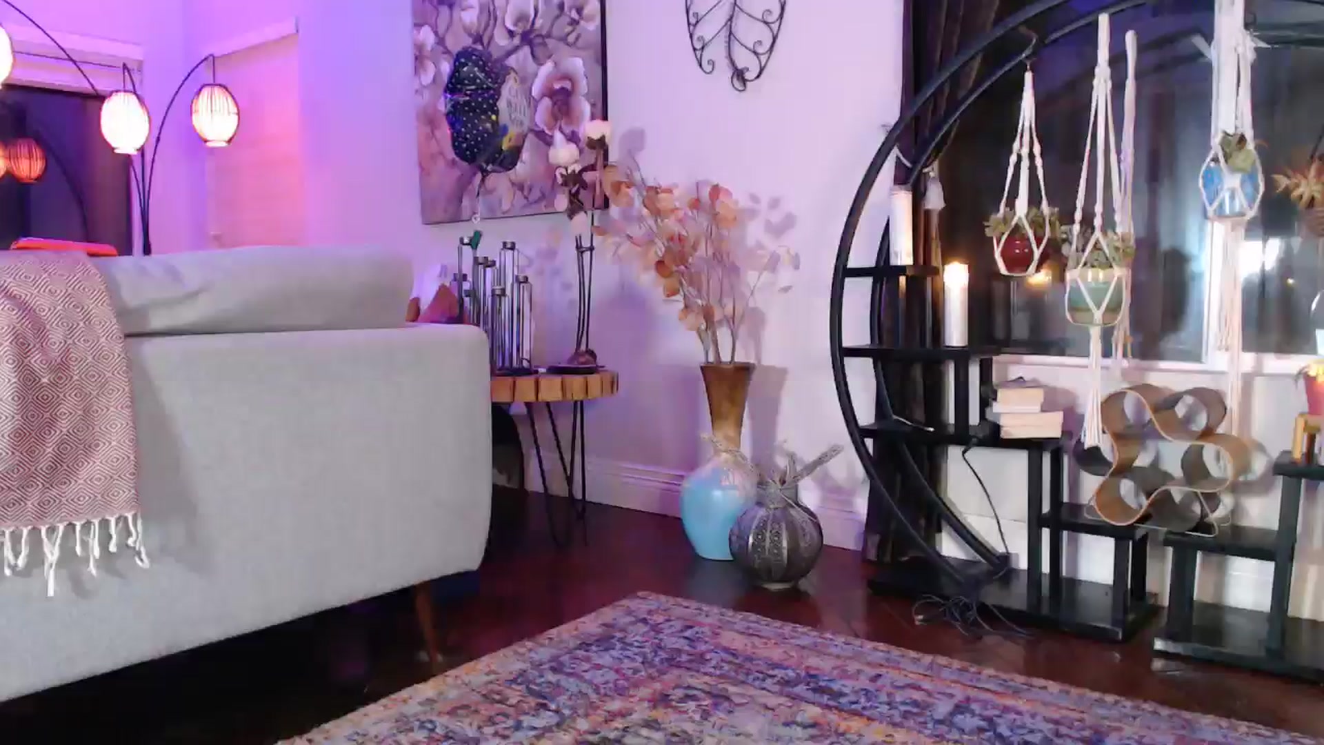 Gallery image thumbnail from VeronicaOMG's myfreecams stream on, 08/21/2024, 04:37 image 15 of 20