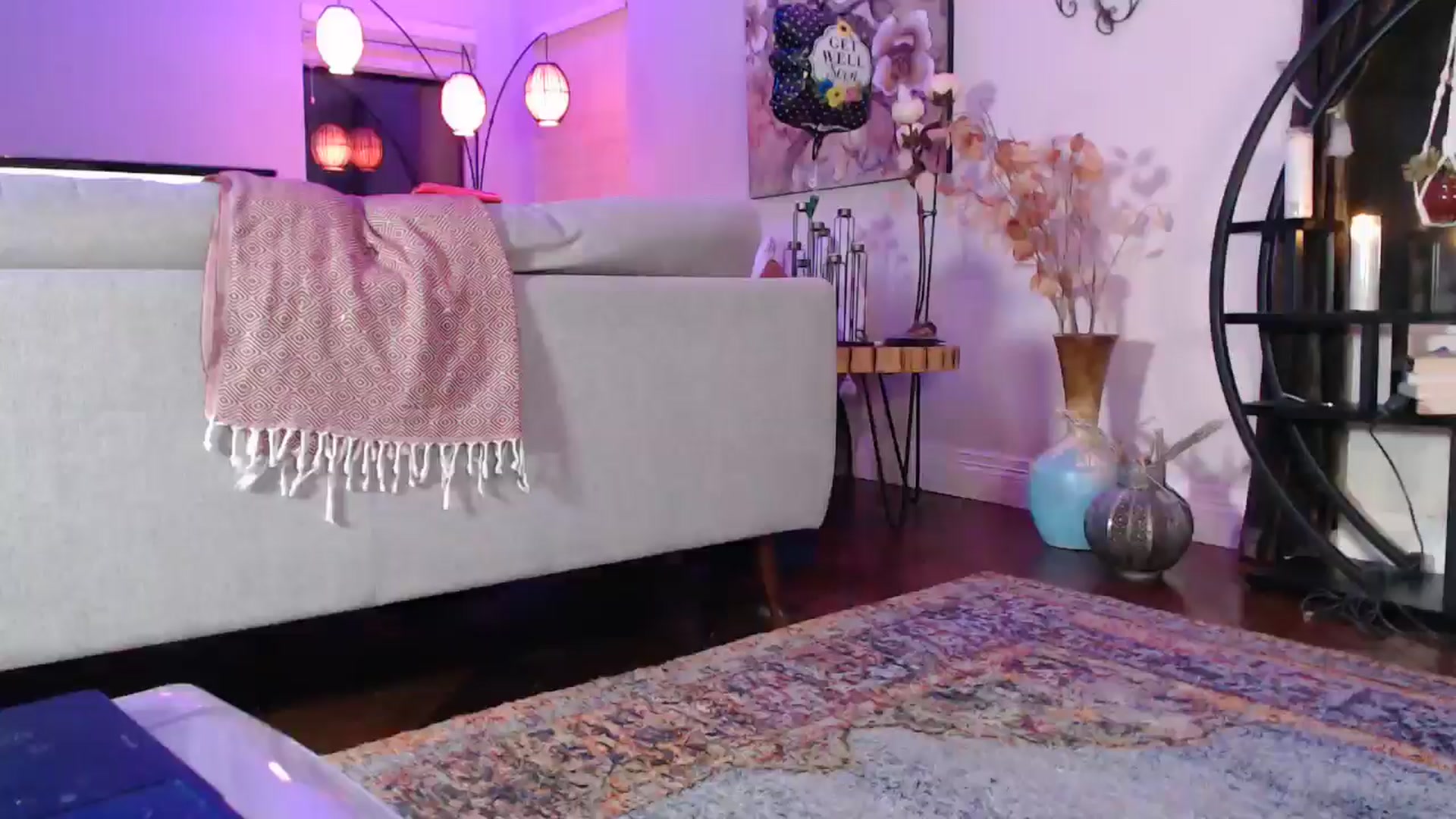 Gallery image thumbnail from VeronicaOMG's myfreecams stream on, 08/21/2024, 04:37 image 10 of 20