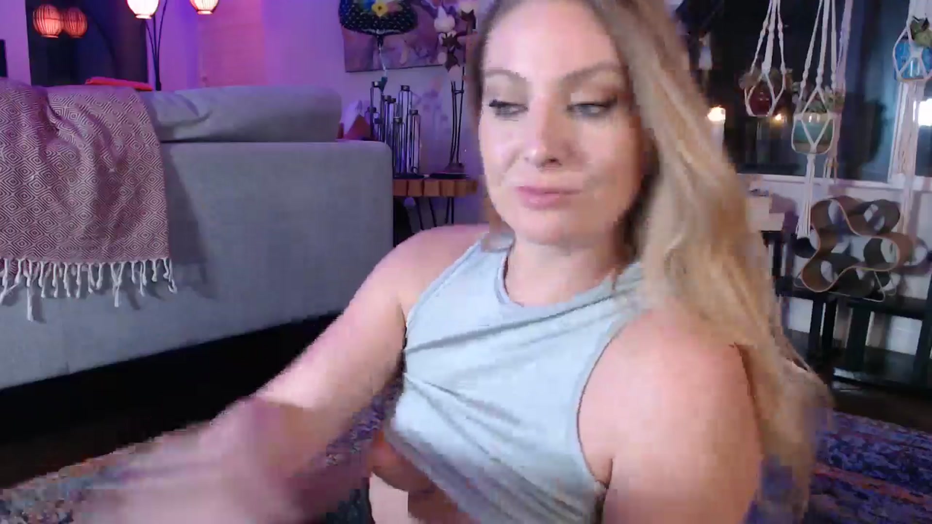 Gallery image thumbnail from VeronicaOMG's myfreecams stream on, 08/21/2024, 04:37 image 11 of 20