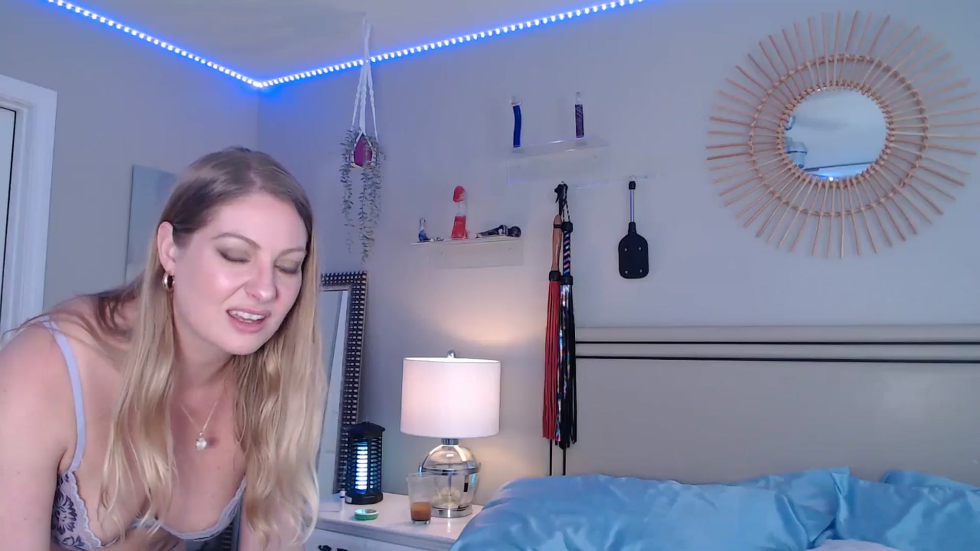 Gallery image thumbnail from VeronicaOMG's myfreecams stream on, 08/31/2024, 18:11 image 6 of 20