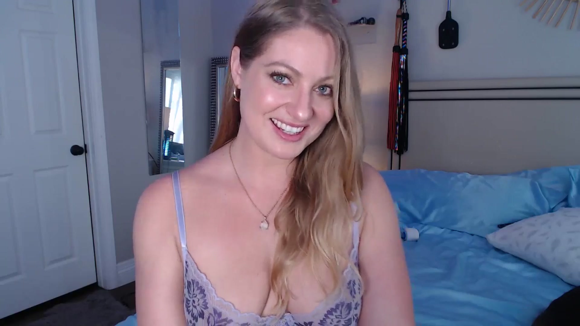 Gallery image thumbnail from VeronicaOMG's myfreecams stream on, 08/31/2024, 18:11 image 16 of 20
