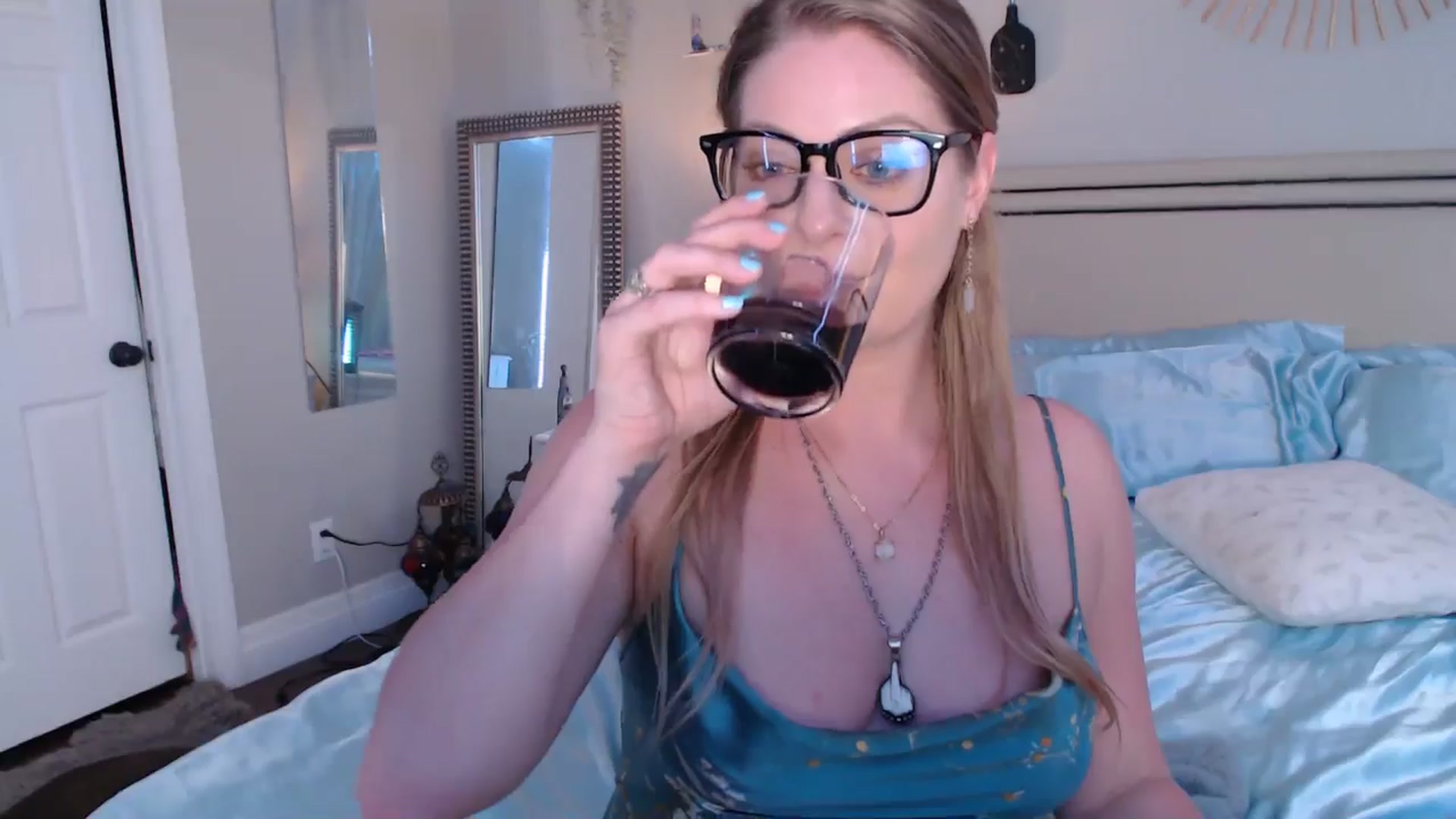 Gallery image thumbnail from VeronicaOMG's myfreecams stream on, 09/04/2024, 02:36 image 14 of 20