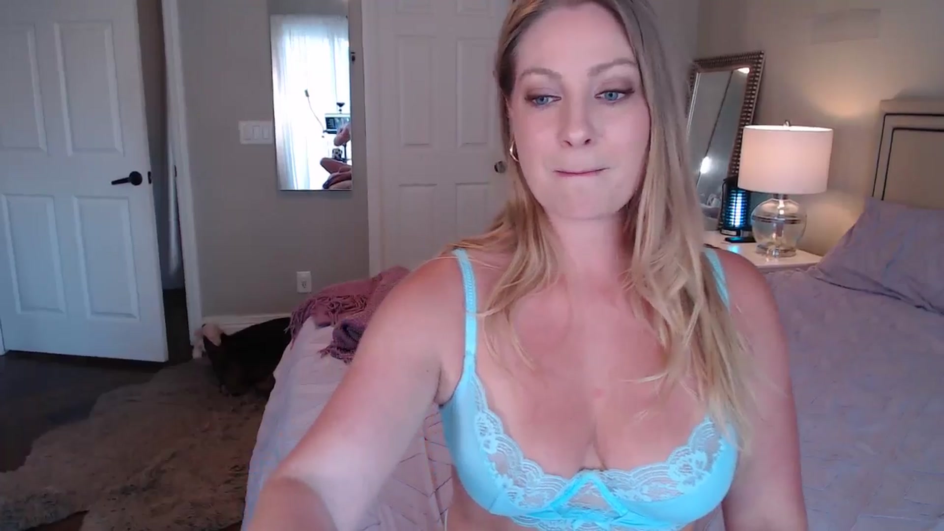Gallery image thumbnail from VeronicaOMG's myfreecams stream on, 09/11/2024, 23:09 image 15 of 20