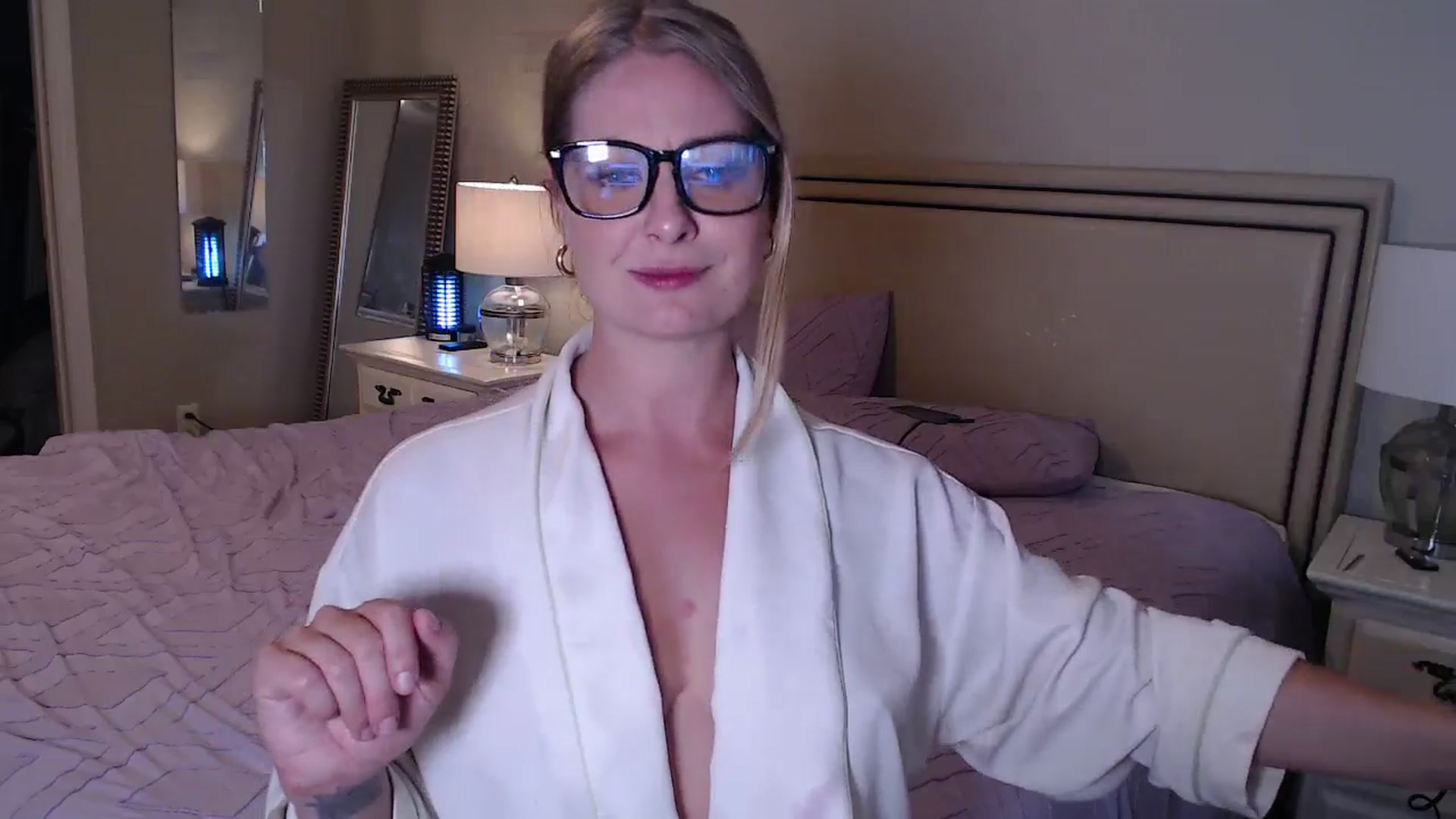 Gallery image thumbnail from VeronicaOMG's myfreecams stream on, 09/12/2024, 02:46 image 20 of 20