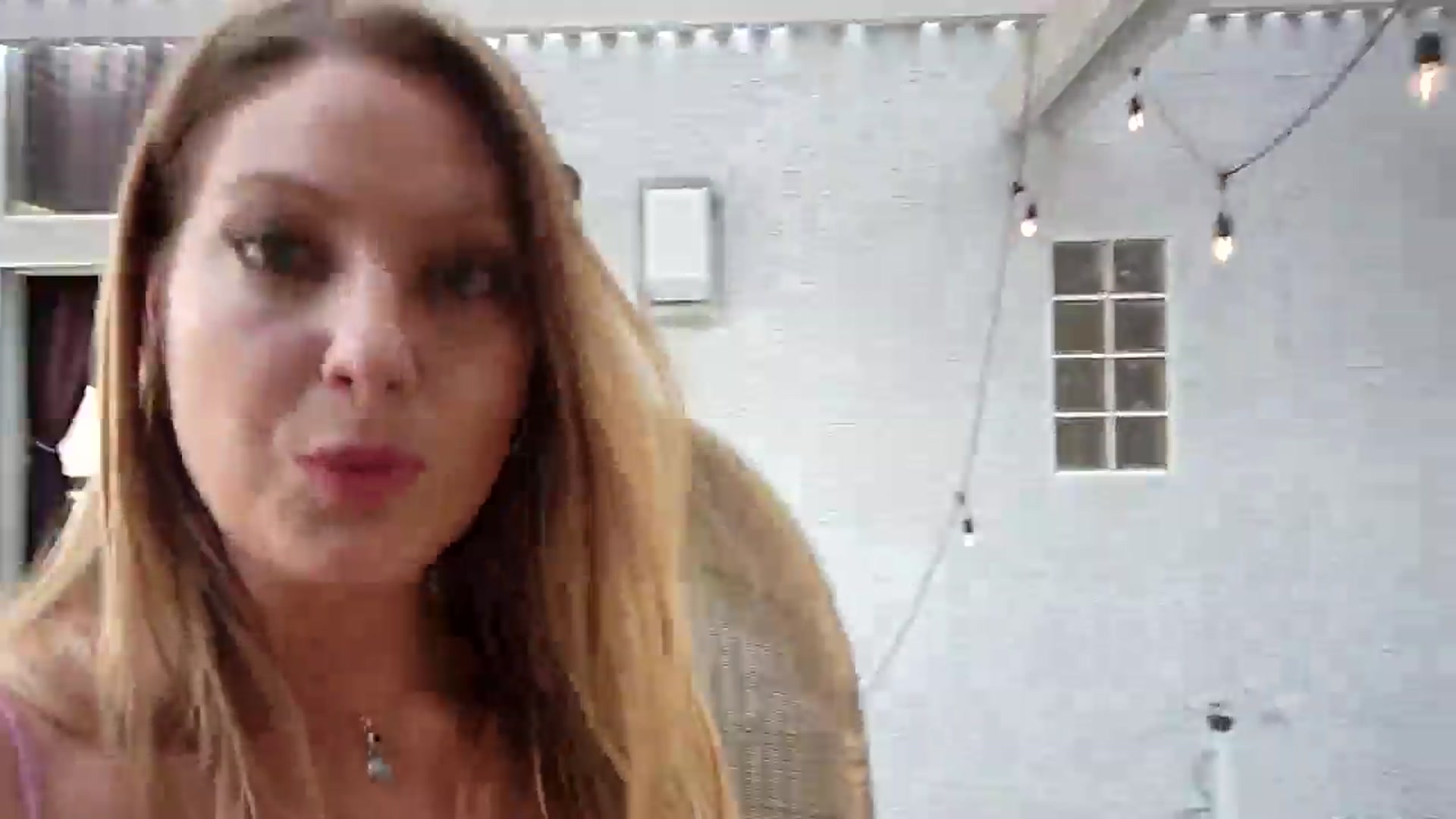 Gallery image thumbnail from VeronicaOMG's myfreecams stream on, 09/20/2024, 23:28 image 16 of 20