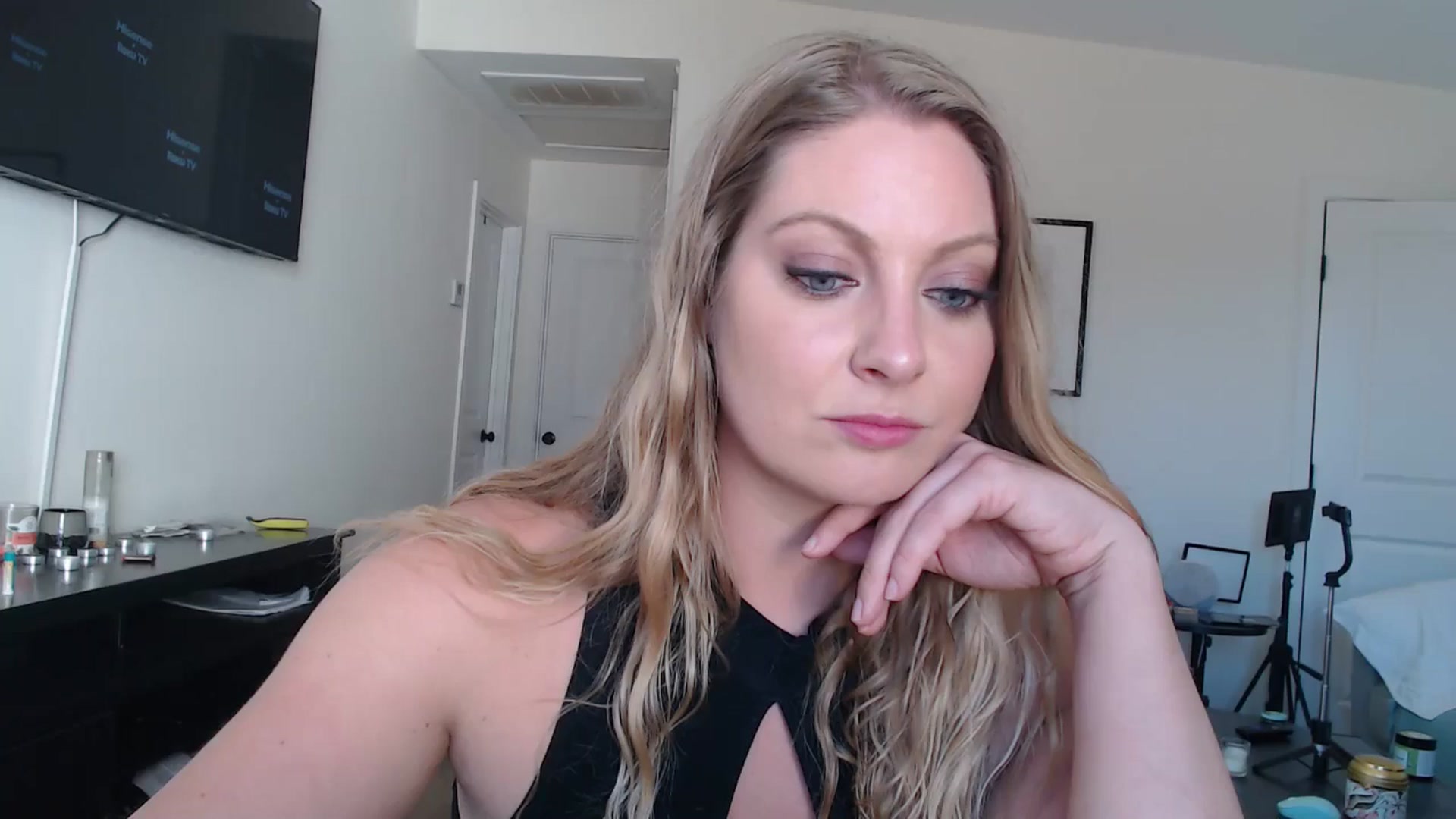 Gallery image thumbnail from VeronicaOMG's myfreecams stream on, 10/23/2024, 20:25 image 1 of 20