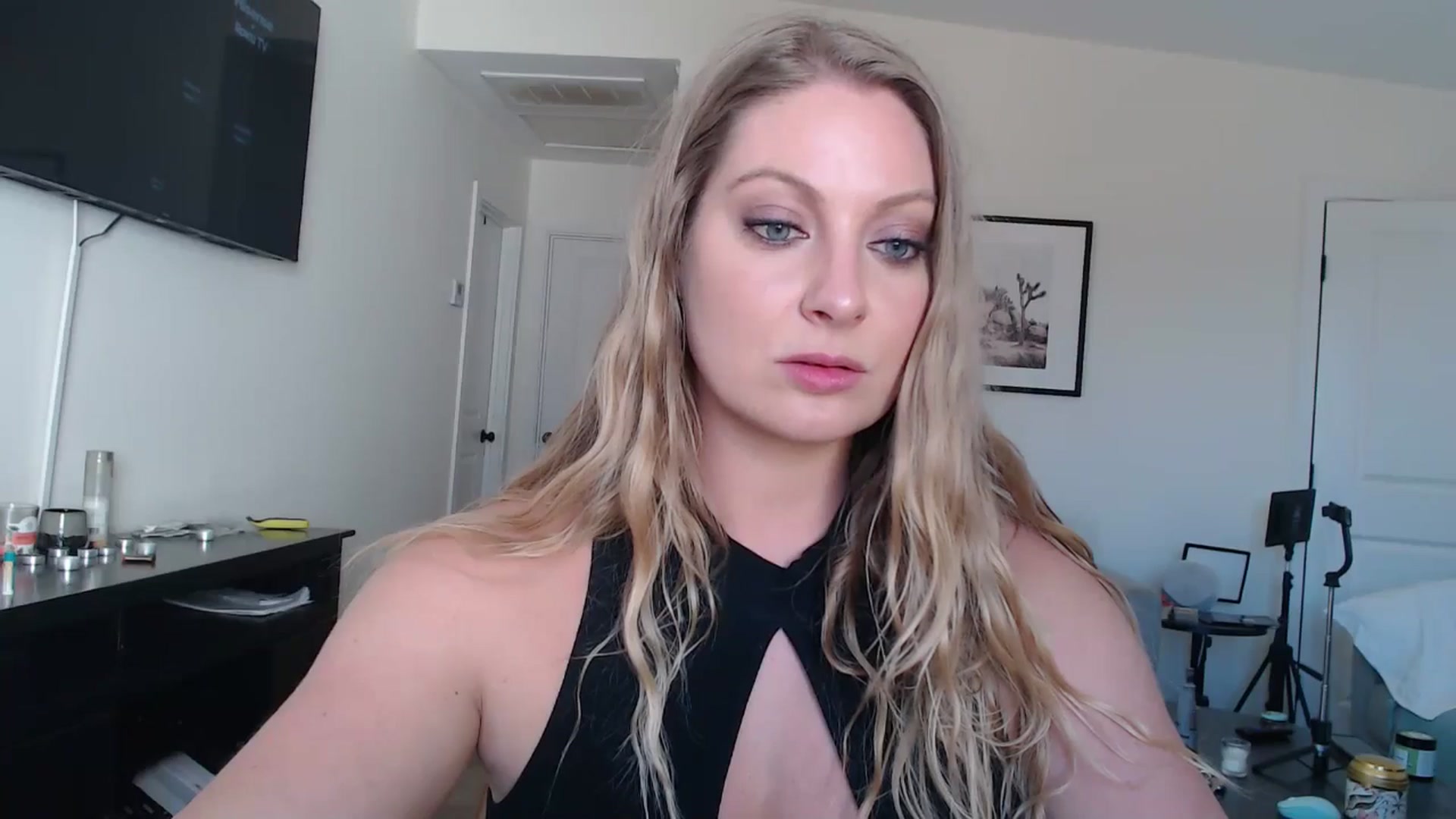 Gallery image thumbnail from VeronicaOMG's myfreecams stream on, 10/23/2024, 20:25 image 2 of 20