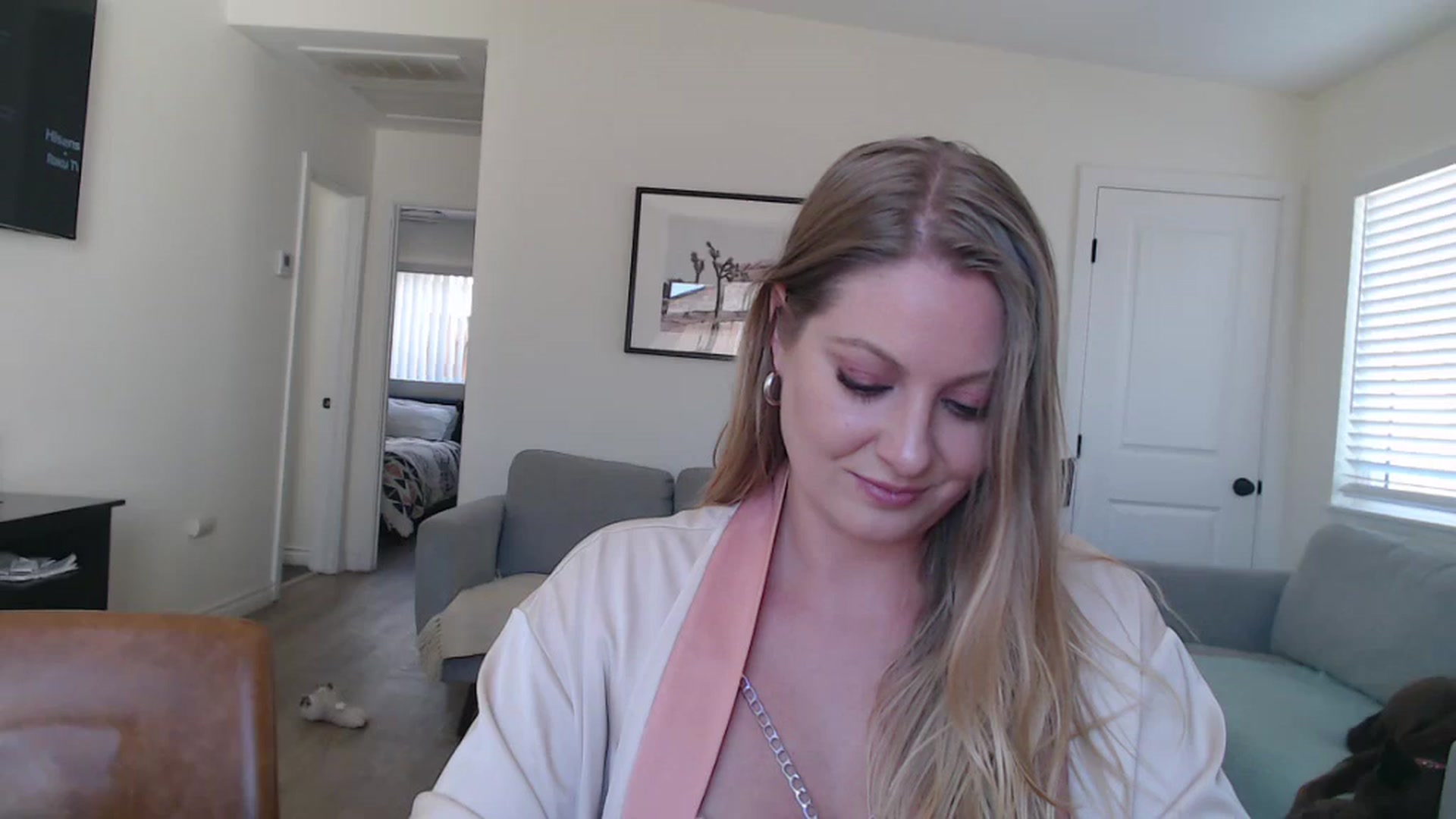 Gallery image thumbnail from VeronicaOMG's myfreecams stream on, 10/29/2024, 21:07 image 9 of 20