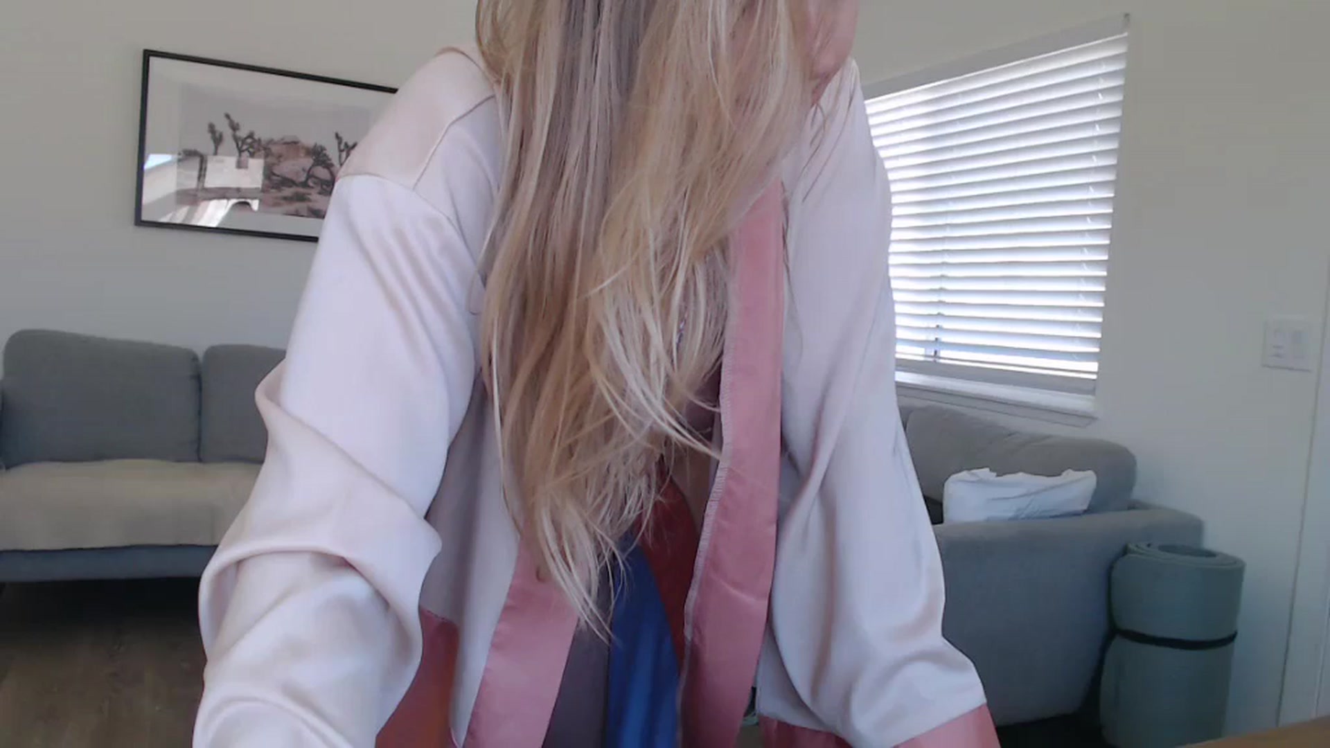 Gallery image thumbnail from VeronicaOMG's myfreecams stream on, 10/29/2024, 21:07 image 10 of 20