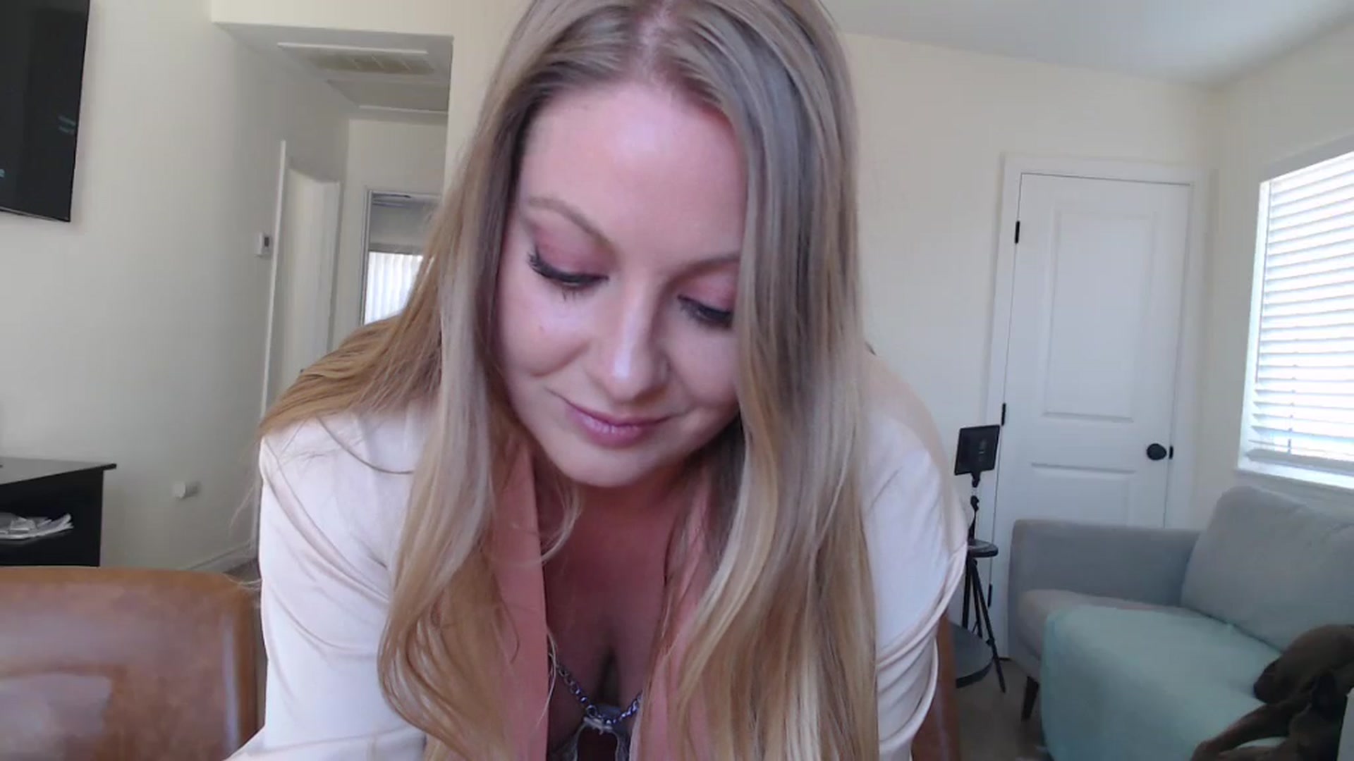 Gallery image thumbnail from VeronicaOMG's myfreecams stream on, 10/29/2024, 21:07 image 8 of 20