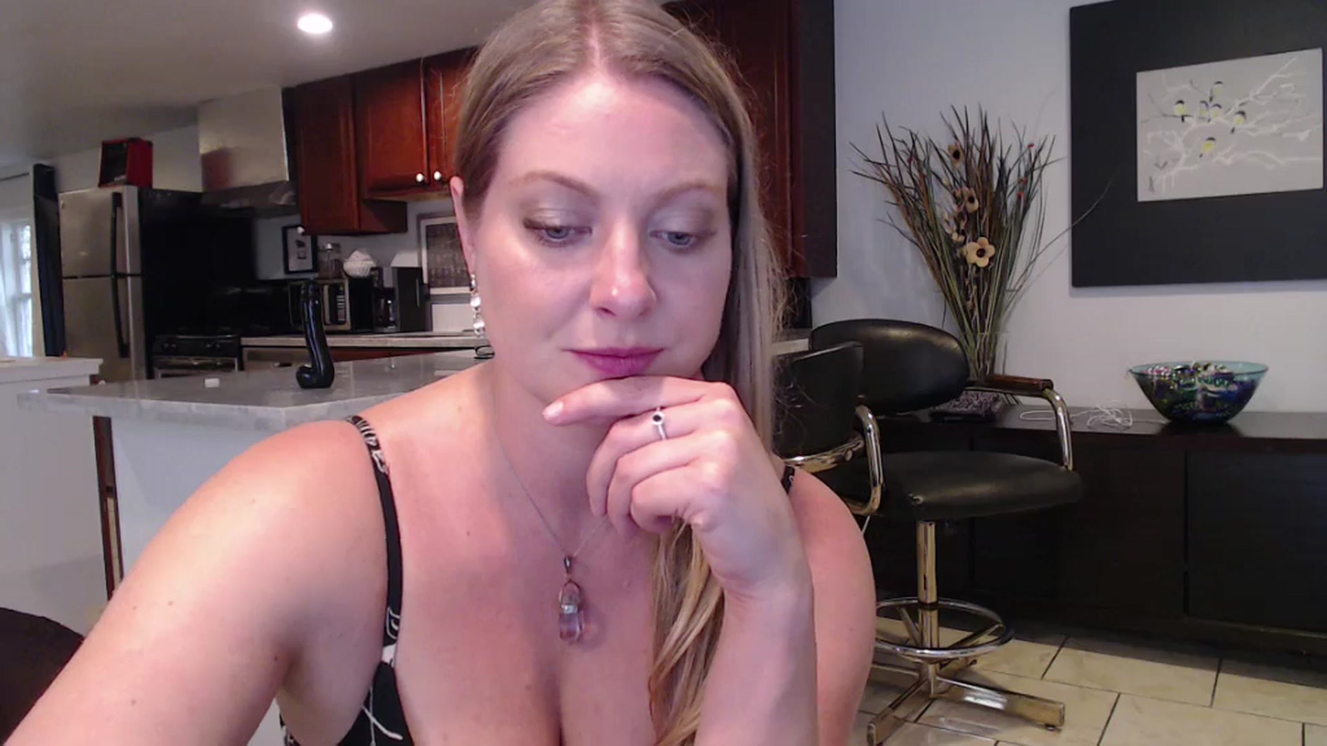 Gallery image thumbnail from VeronicaOMG's myfreecams stream on, 11/19/2024, 21:14 image 2 of 20