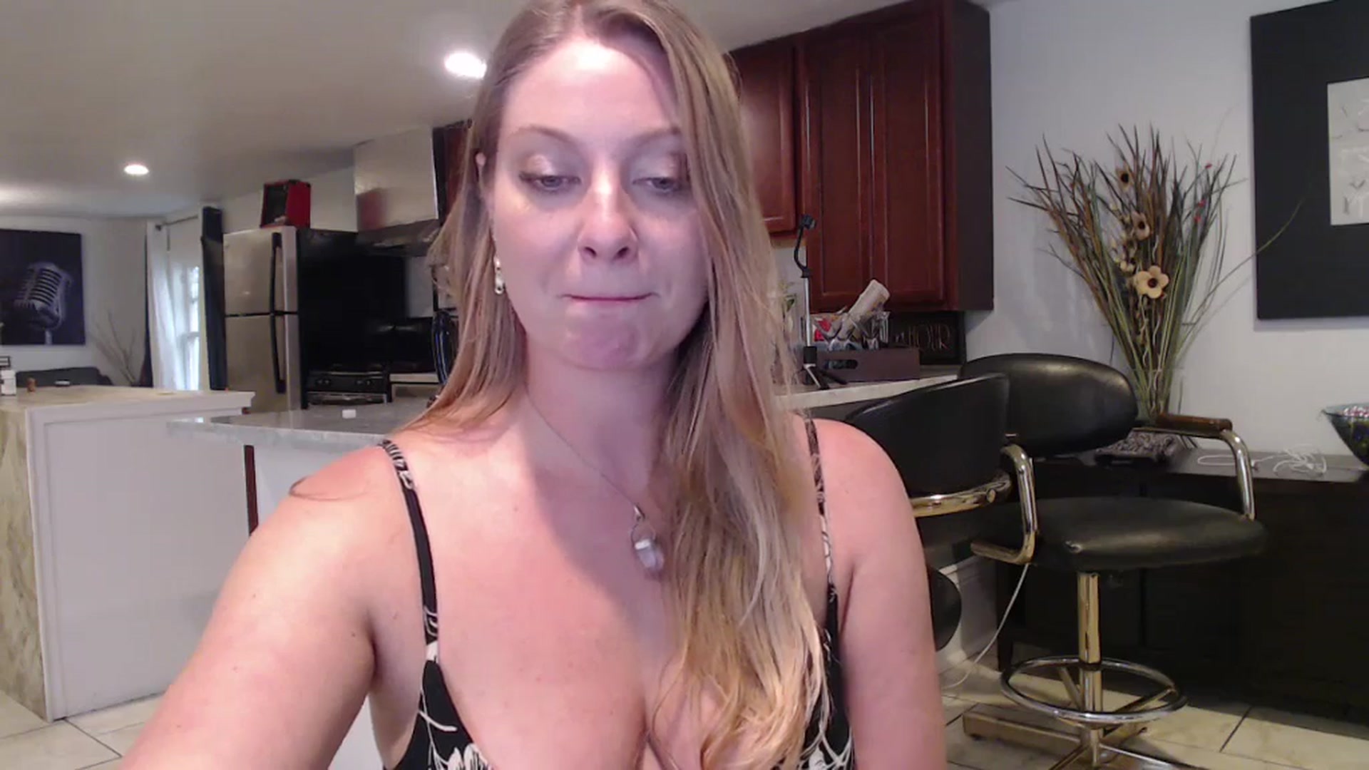 Gallery image thumbnail from VeronicaOMG's myfreecams stream on, 11/19/2024, 21:14 image 20 of 20