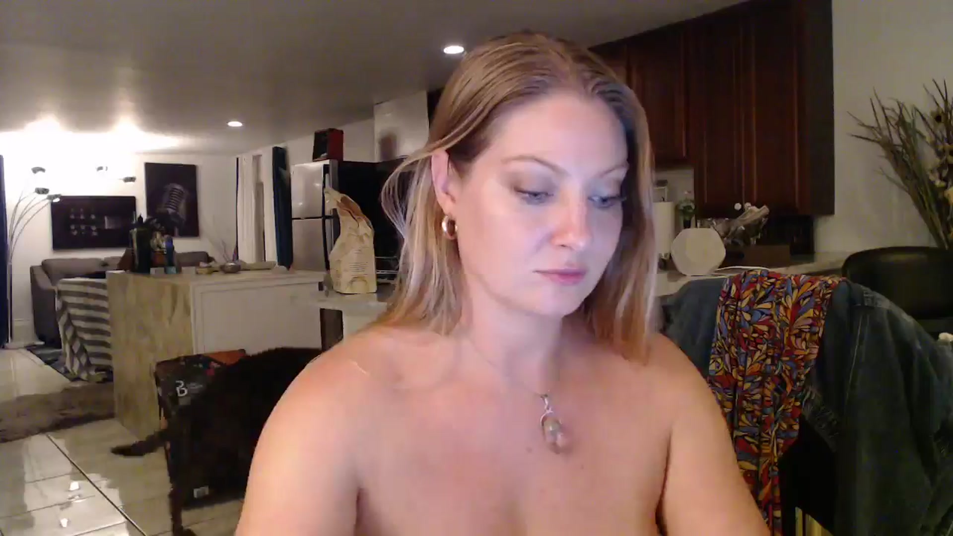 Gallery image thumbnail from VeronicaOMG's myfreecams stream on, 11/26/2024, 06:37 image 18 of 20