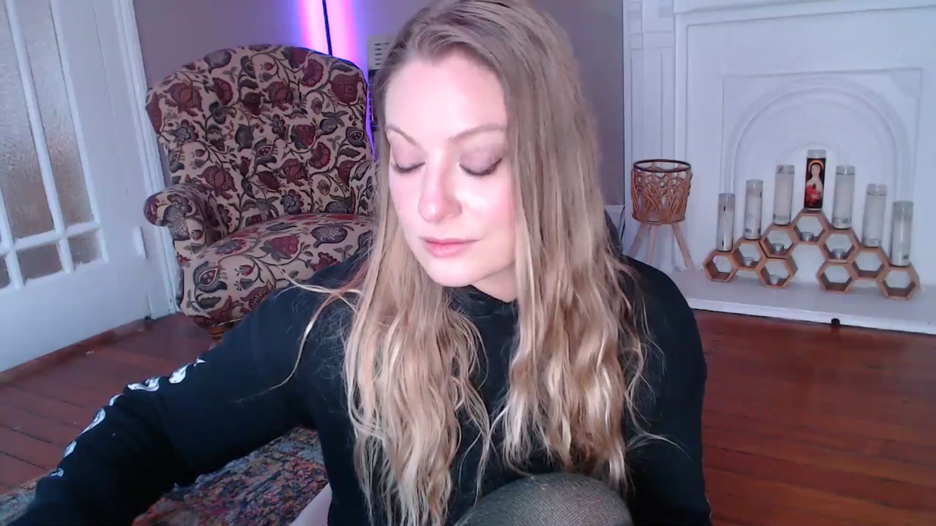Gallery image thumbnail from VeronicaOMG's myfreecams stream on, 01/09/2025, 17:39 image 5 of 20