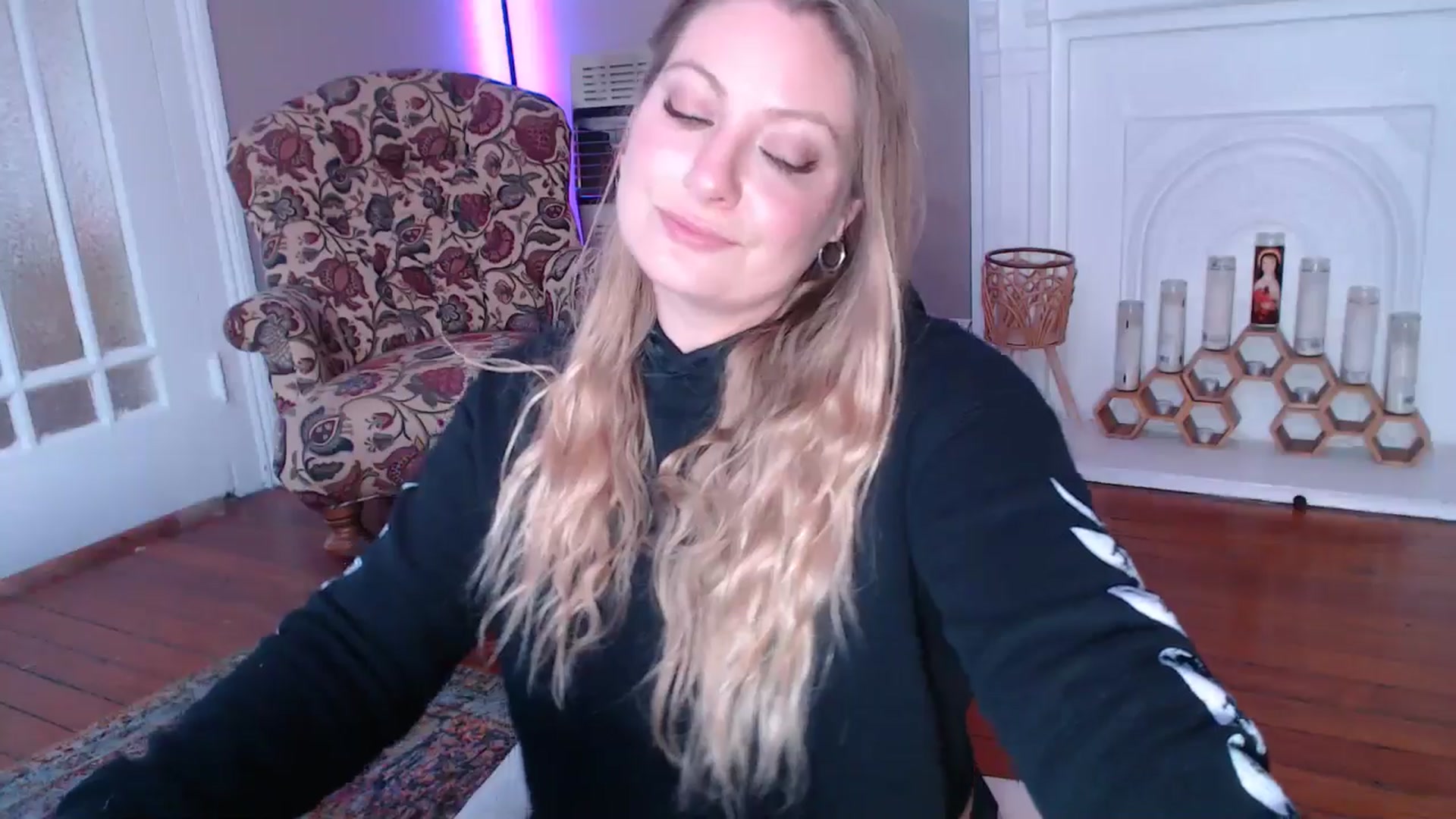 Gallery image thumbnail from VeronicaOMG's myfreecams stream on, 01/09/2025, 17:39 image 16 of 20