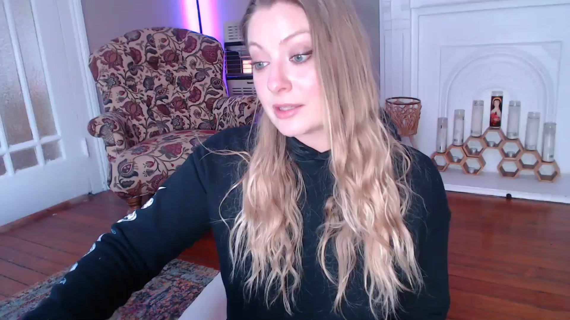 Gallery image thumbnail from VeronicaOMG's myfreecams stream on, 01/09/2025, 17:39 image 14 of 20