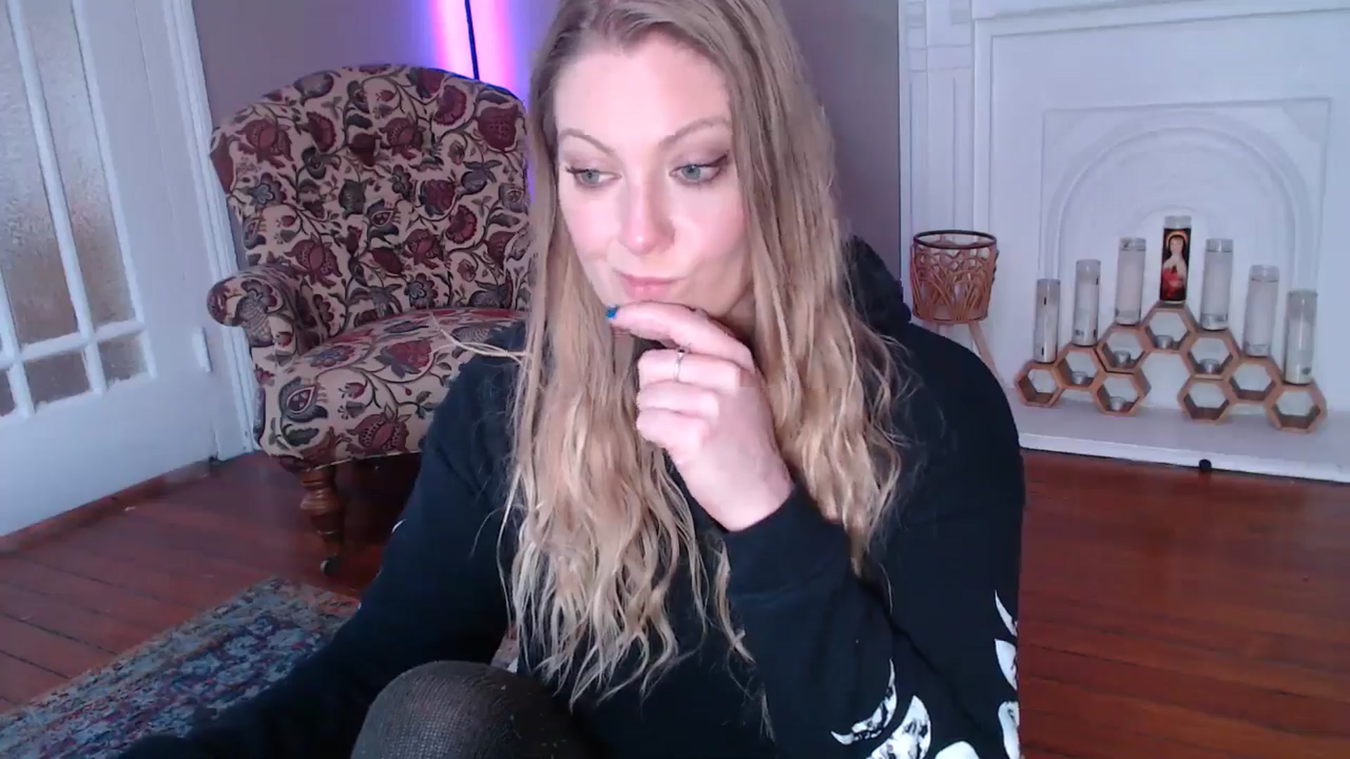 Gallery image thumbnail from VeronicaOMG's myfreecams stream on, 01/09/2025, 17:39 image 9 of 20