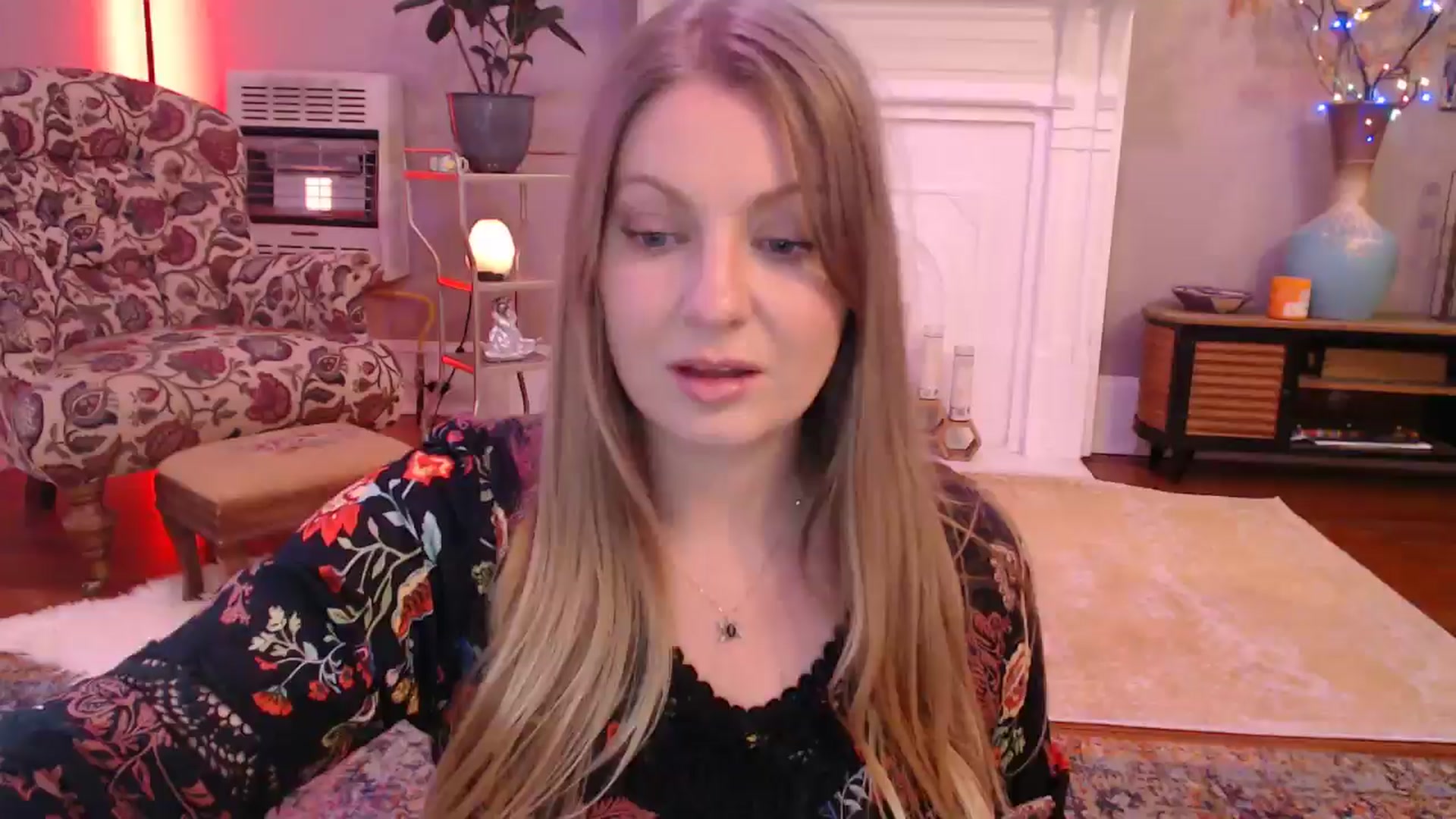Gallery image thumbnail from VeronicaOMG's myfreecams stream on, 02/25/2025, 24:07 image 1 of 20
