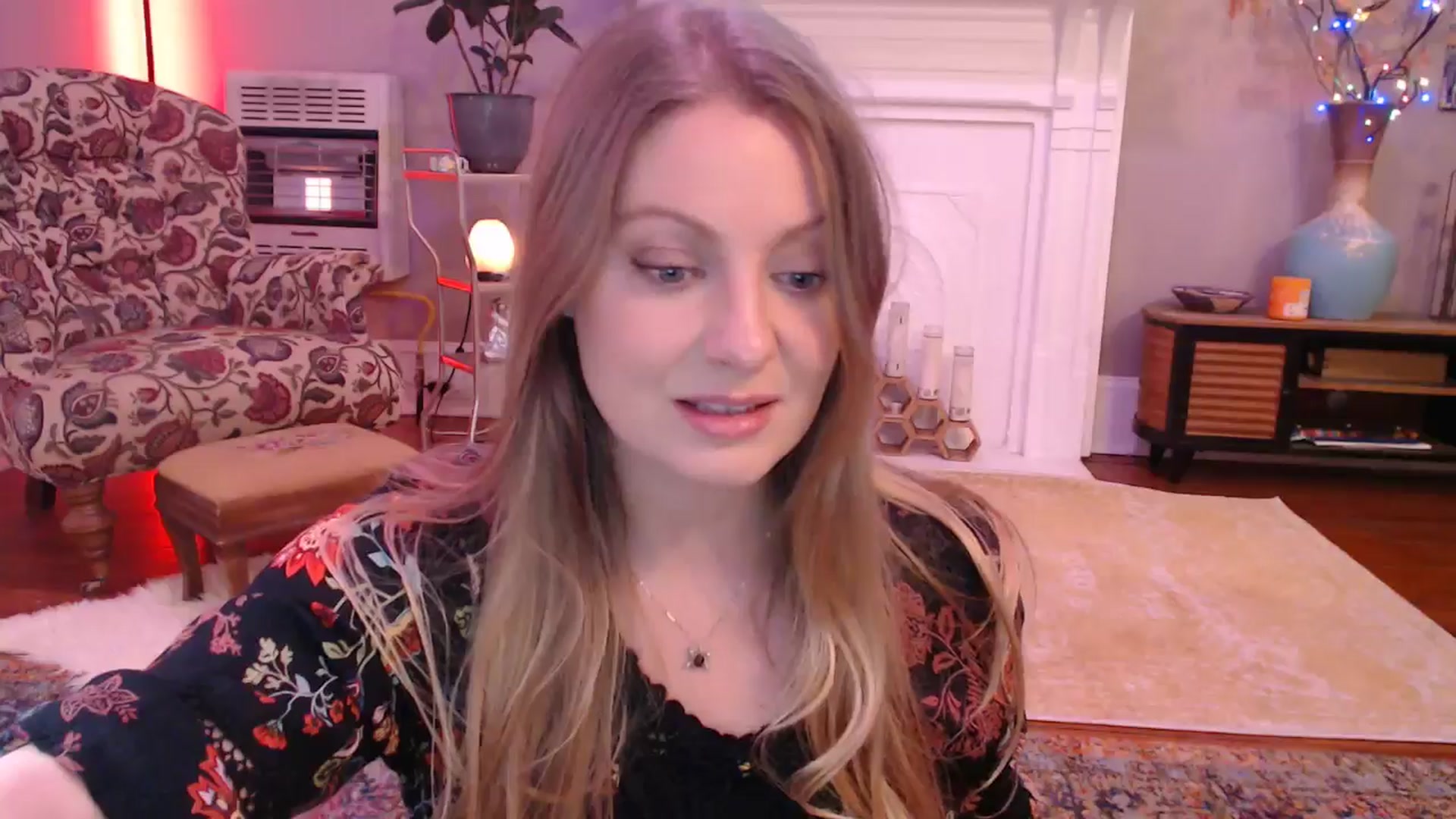 Gallery image thumbnail from VeronicaOMG's myfreecams stream on, 02/25/2025, 24:07 image 2 of 20