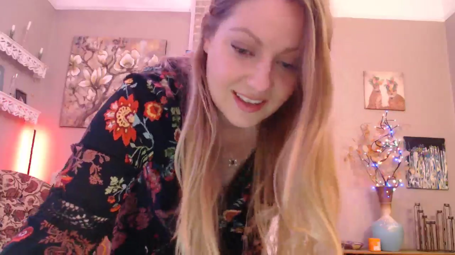 Gallery image thumbnail from VeronicaOMG's myfreecams stream on, 02/25/2025, 24:07 image 9 of 20