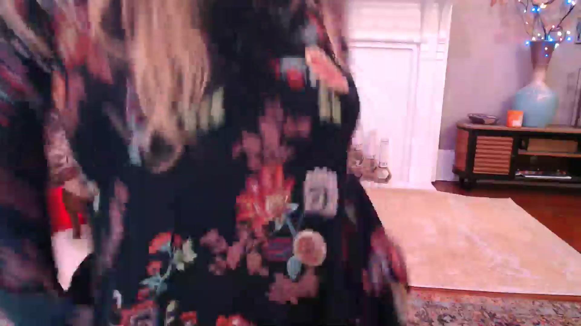 Gallery image thumbnail from VeronicaOMG's myfreecams stream on, 02/25/2025, 24:07 image 8 of 20