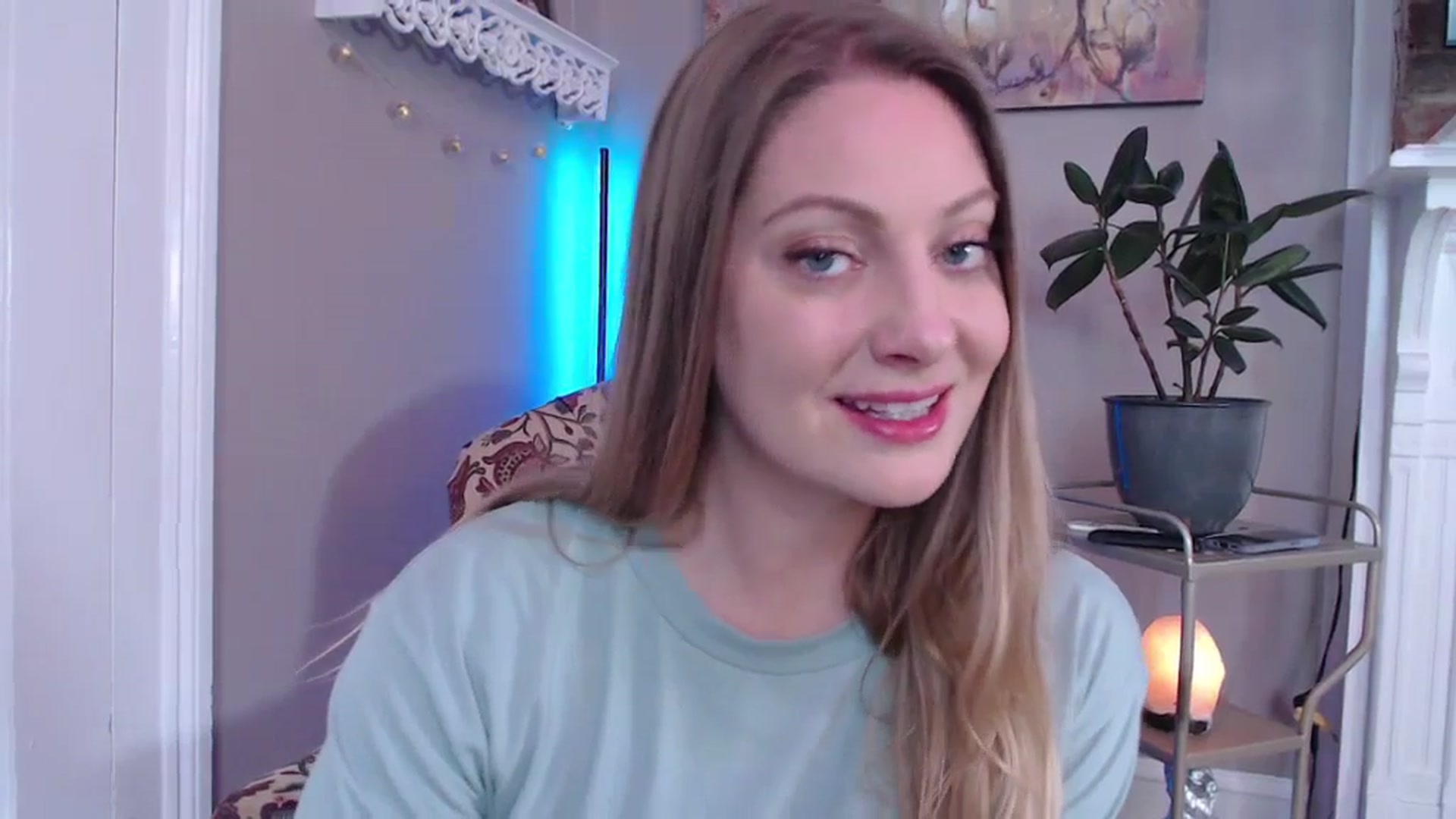 Gallery image thumbnail from VeronicaOMG's myfreecams stream on, 03/08/2025, 15:23 image 4 of 20