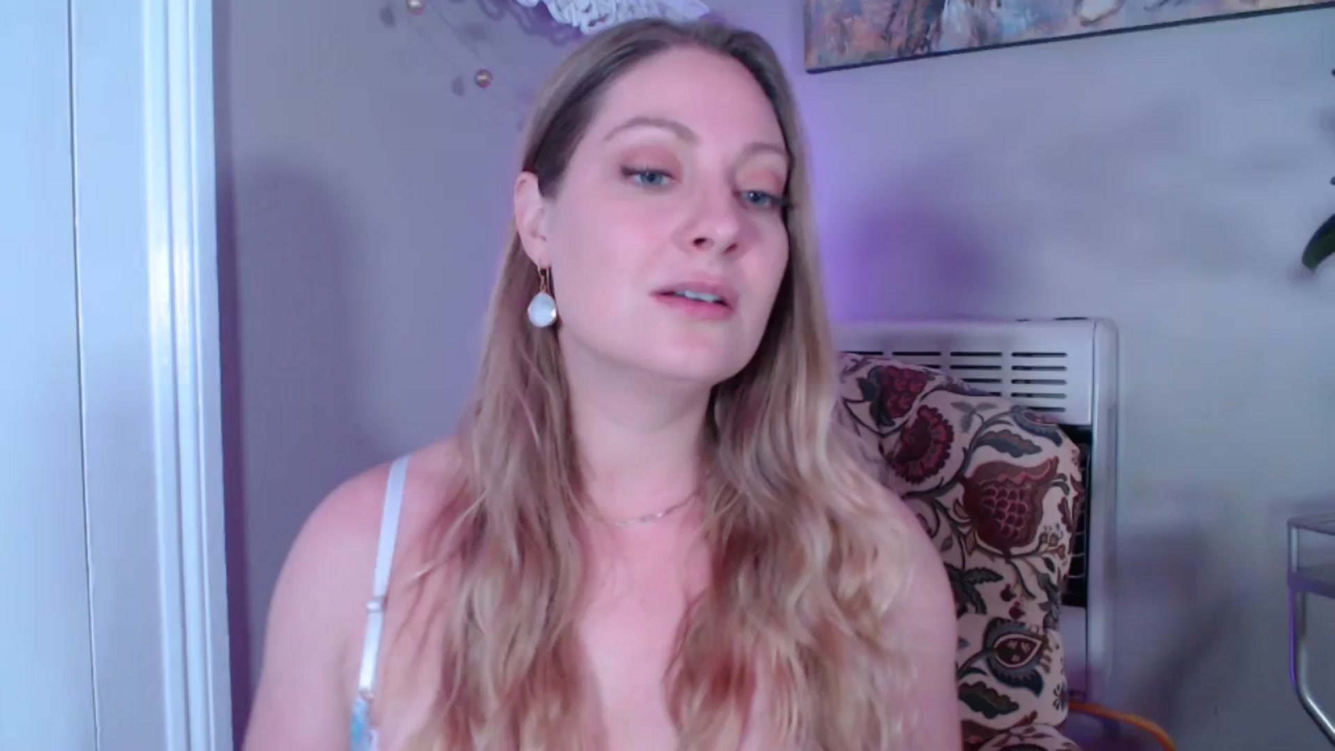 Gallery image thumbnail from VeronicaOMG's myfreecams stream on, 03/10/2025, 24:26 image 12 of 20