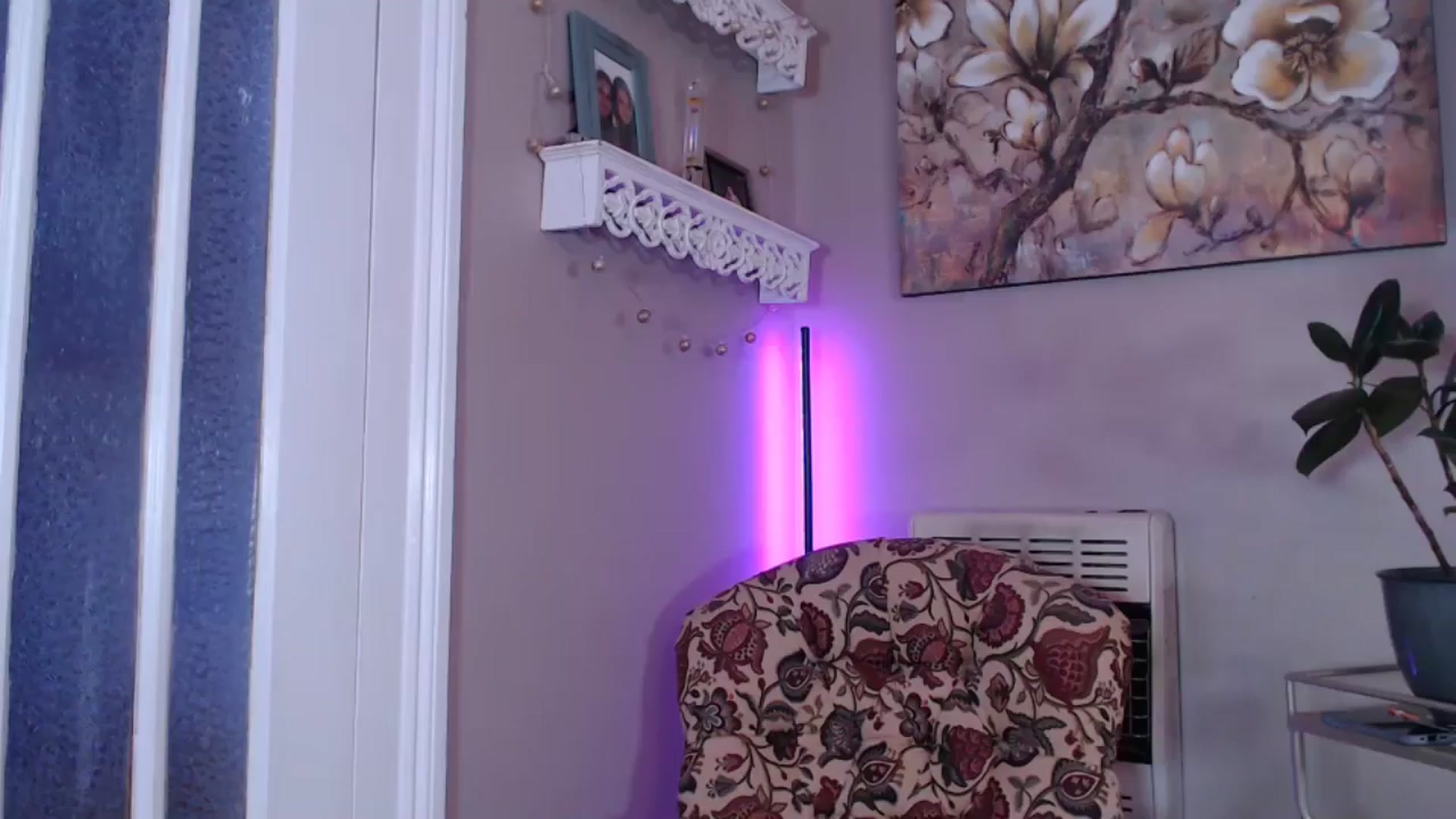 Gallery image thumbnail from VeronicaOMG's myfreecams stream on, 03/10/2025, 24:26 image 19 of 20