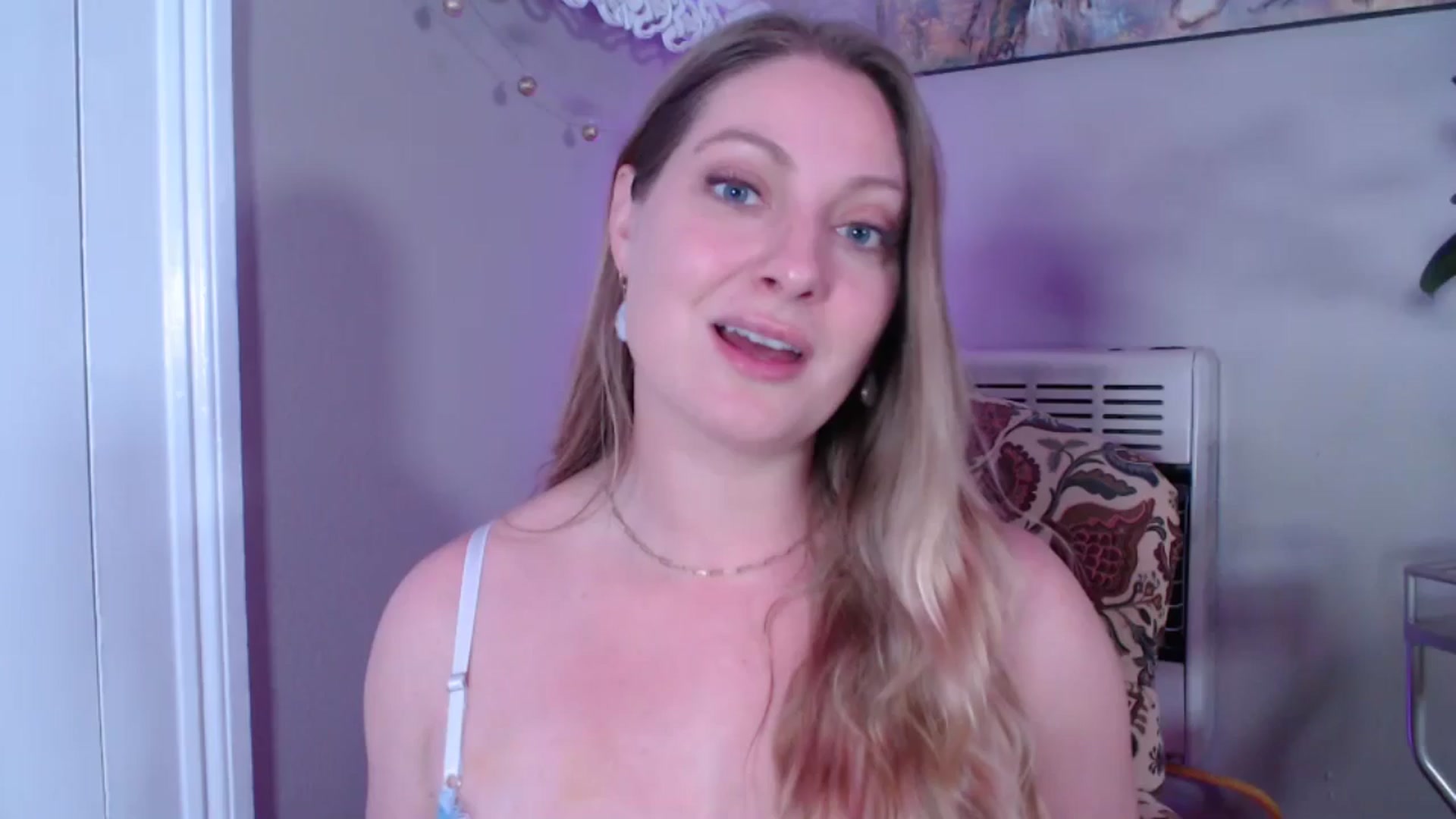 Gallery image thumbnail from VeronicaOMG's myfreecams stream on, 03/10/2025, 24:26 image 14 of 20