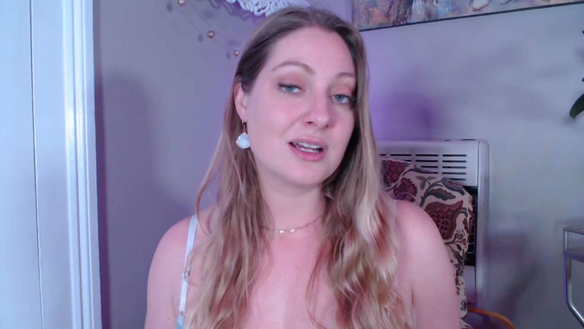 Gallery image thumbnail from VeronicaOMG's myfreecams stream on, 03/10/2025, 24:26 image 15 of 20