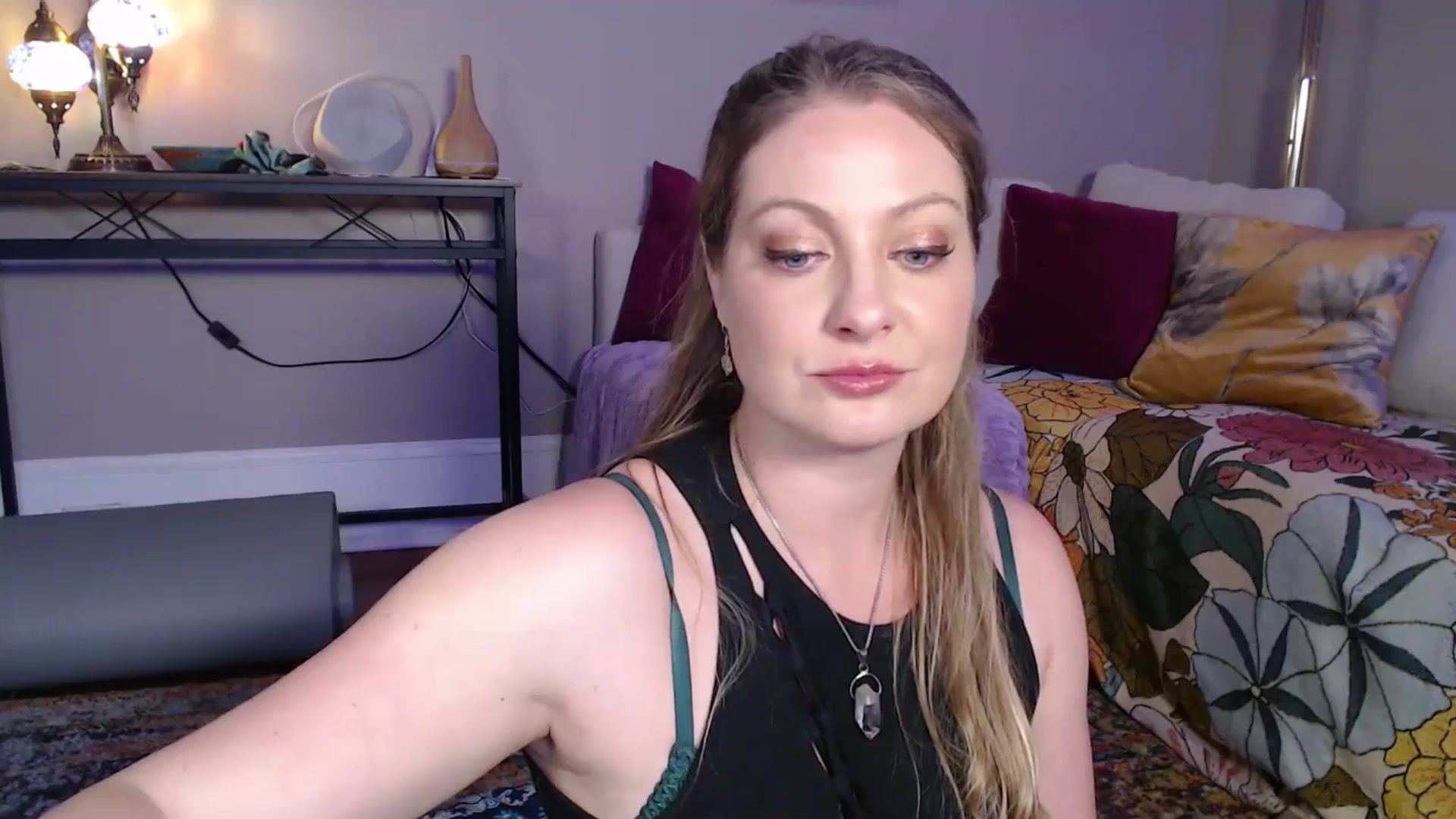 Gallery image thumbnail from VeronicaOMG's myfreecams stream on, 03/12/2025, 01:07 image 19 of 20