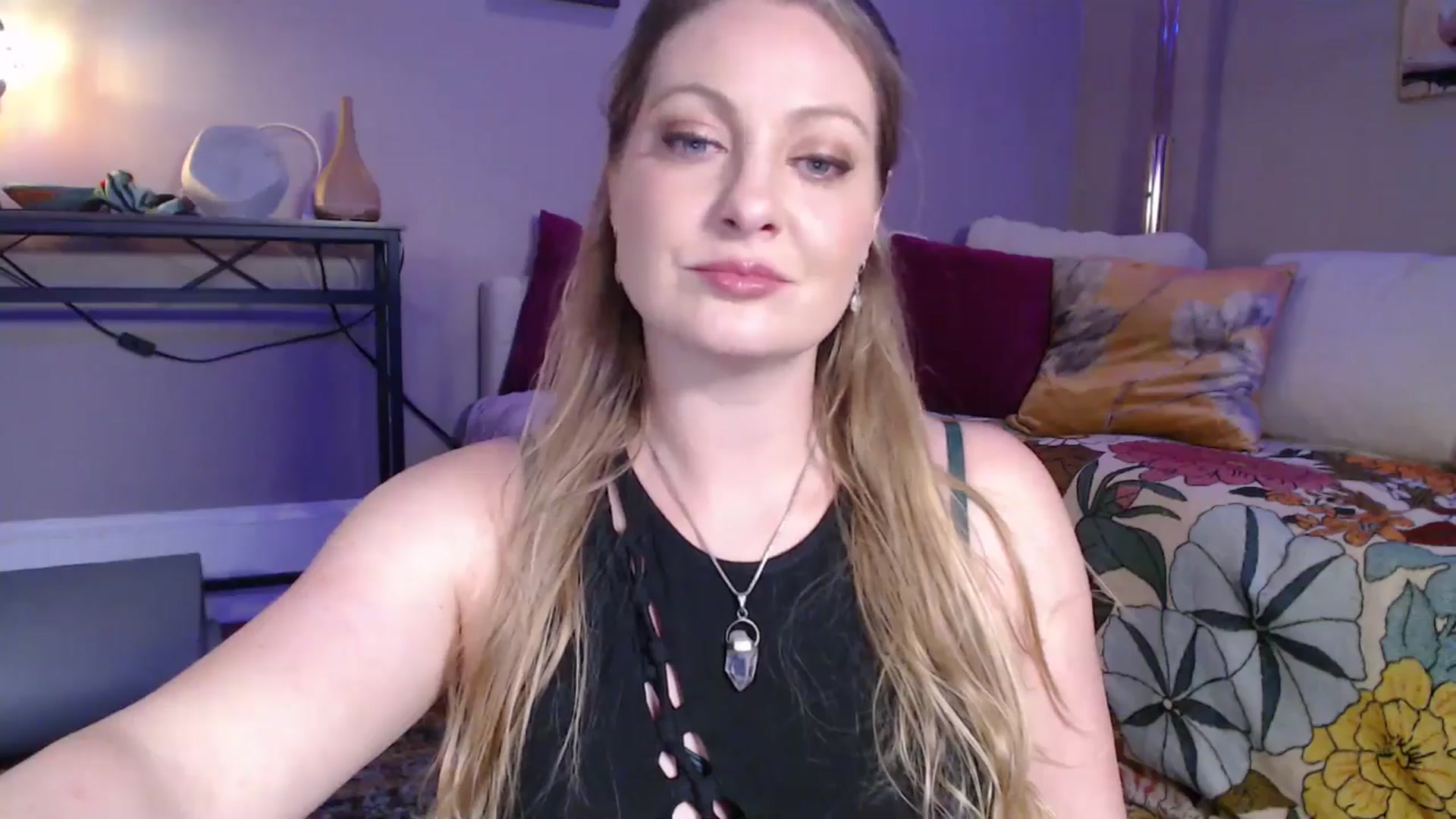 Gallery image thumbnail from VeronicaOMG's myfreecams stream on, 03/12/2025, 01:07 image 8 of 20