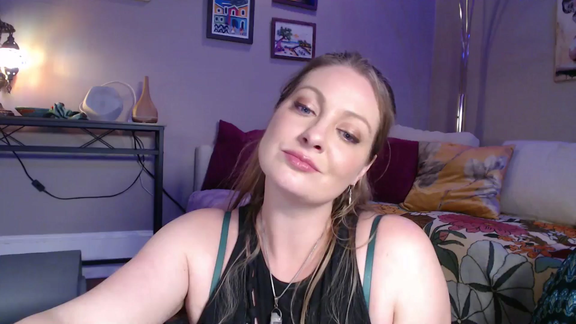 Gallery image thumbnail from VeronicaOMG's myfreecams stream on, 03/12/2025, 01:07 image 15 of 20