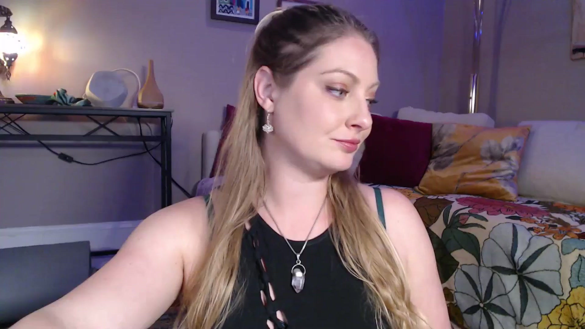 Gallery image thumbnail from VeronicaOMG's myfreecams stream on, 03/12/2025, 01:07 image 11 of 20