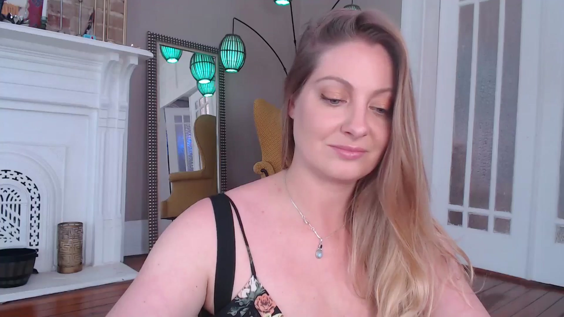 Gallery image thumbnail from VeronicaOMG's myfreecams stream on, 03/19/2025, 15:57 image 3 of 20