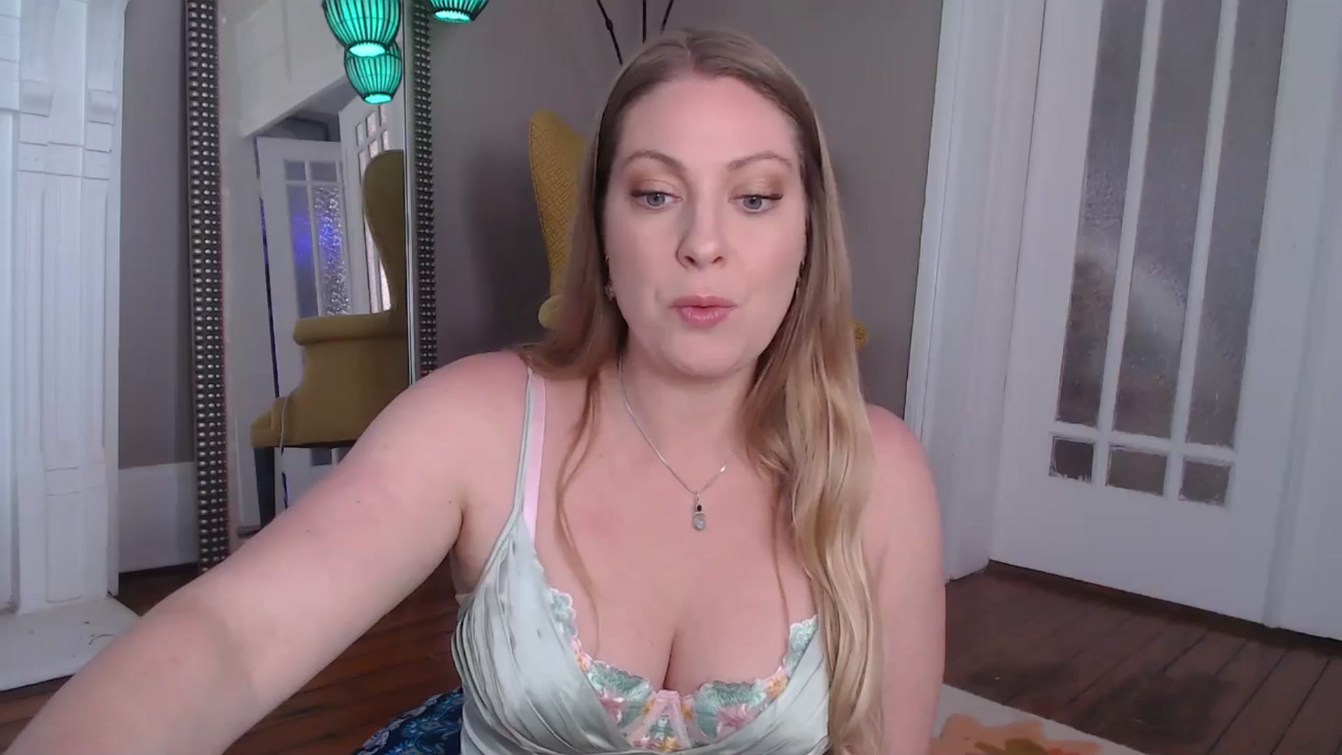 Gallery image thumbnail from VeronicaOMG's myfreecams stream on, 03/21/2025, 16:30 image 16 of 20