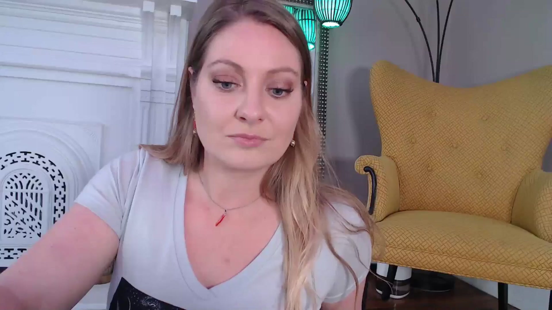 Gallery image thumbnail from VeronicaOMG's myfreecams stream on, 03/27/2025, 18:20 image 15 of 20