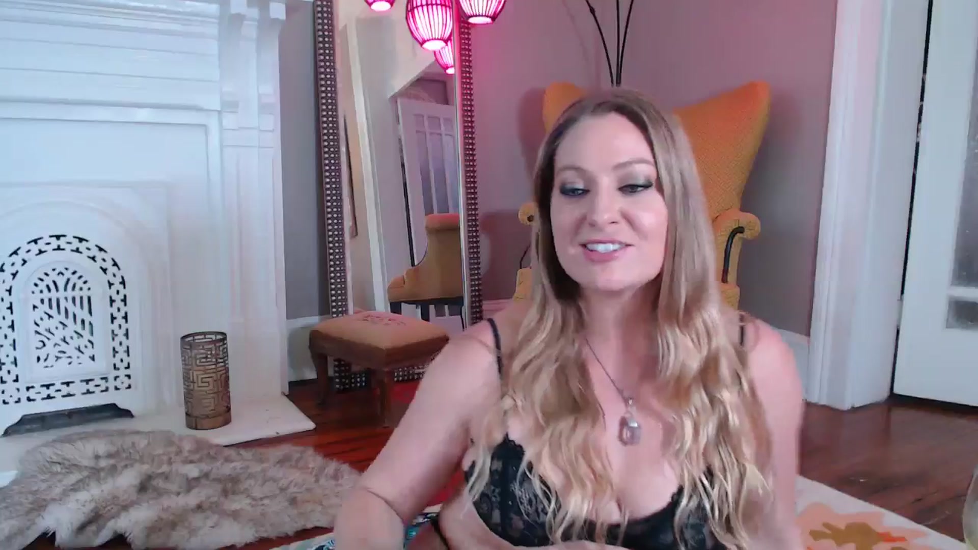 Gallery image thumbnail from VeronicaOMG's myfreecams stream on, 04/22/2025, 17:45 image 9 of 20