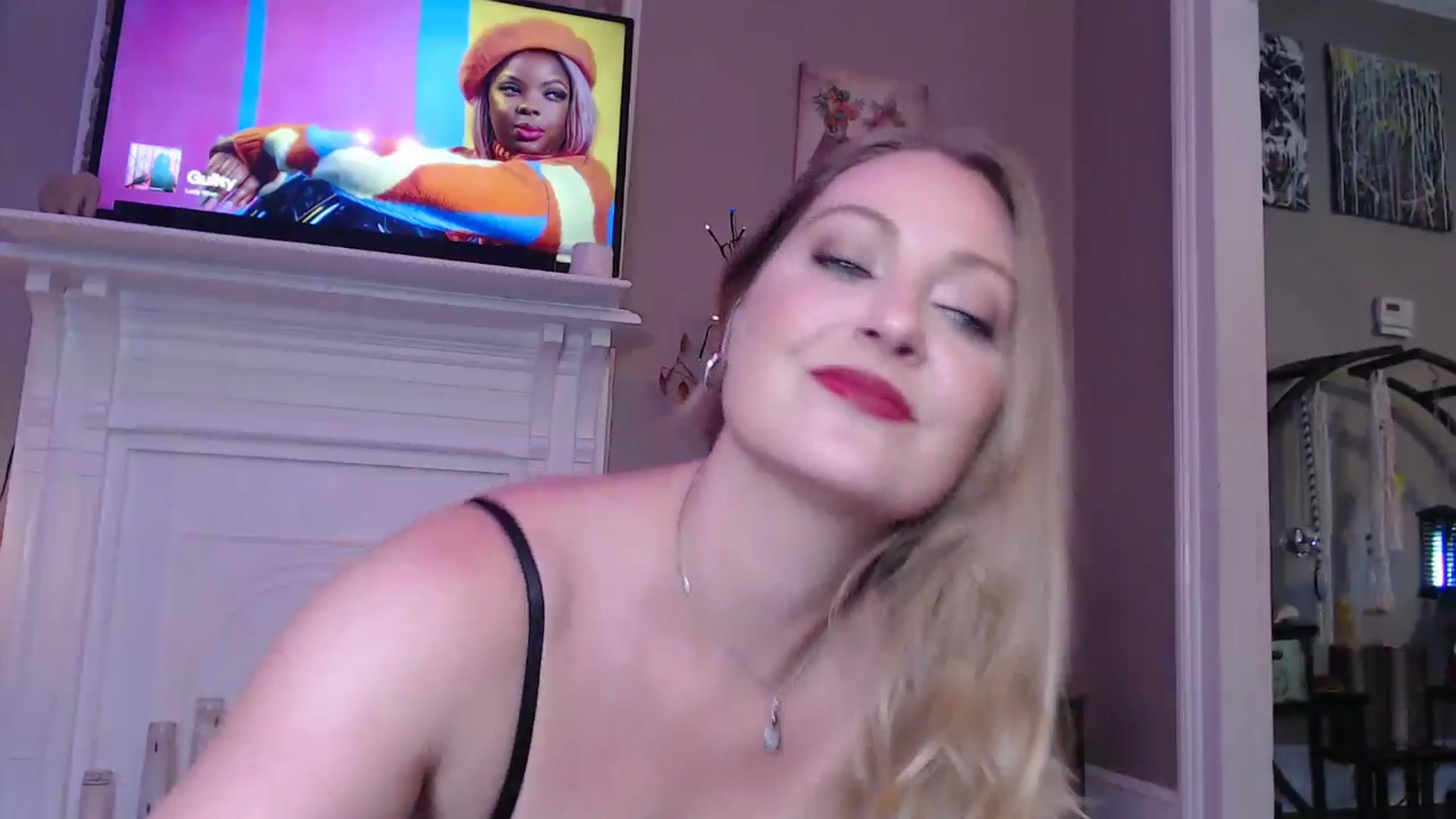 Gallery image thumbnail from VeronicaOMG's myfreecams stream on, 05/26/2025, 23:43 image 2 of 20