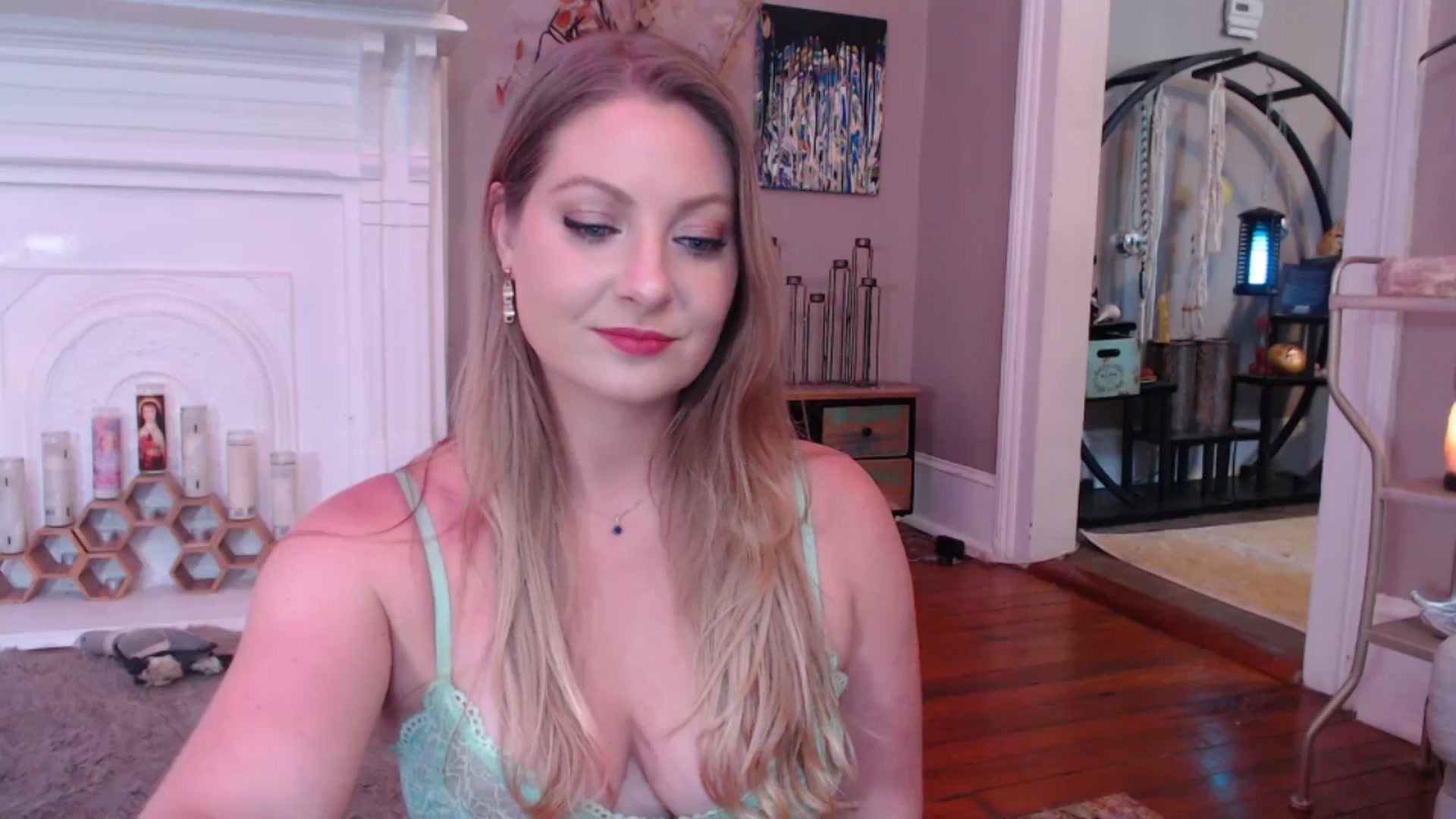 Gallery image thumbnail from VeronicaOMG's myfreecams stream on, 05/31/2025, 20:14 image 2 of 20