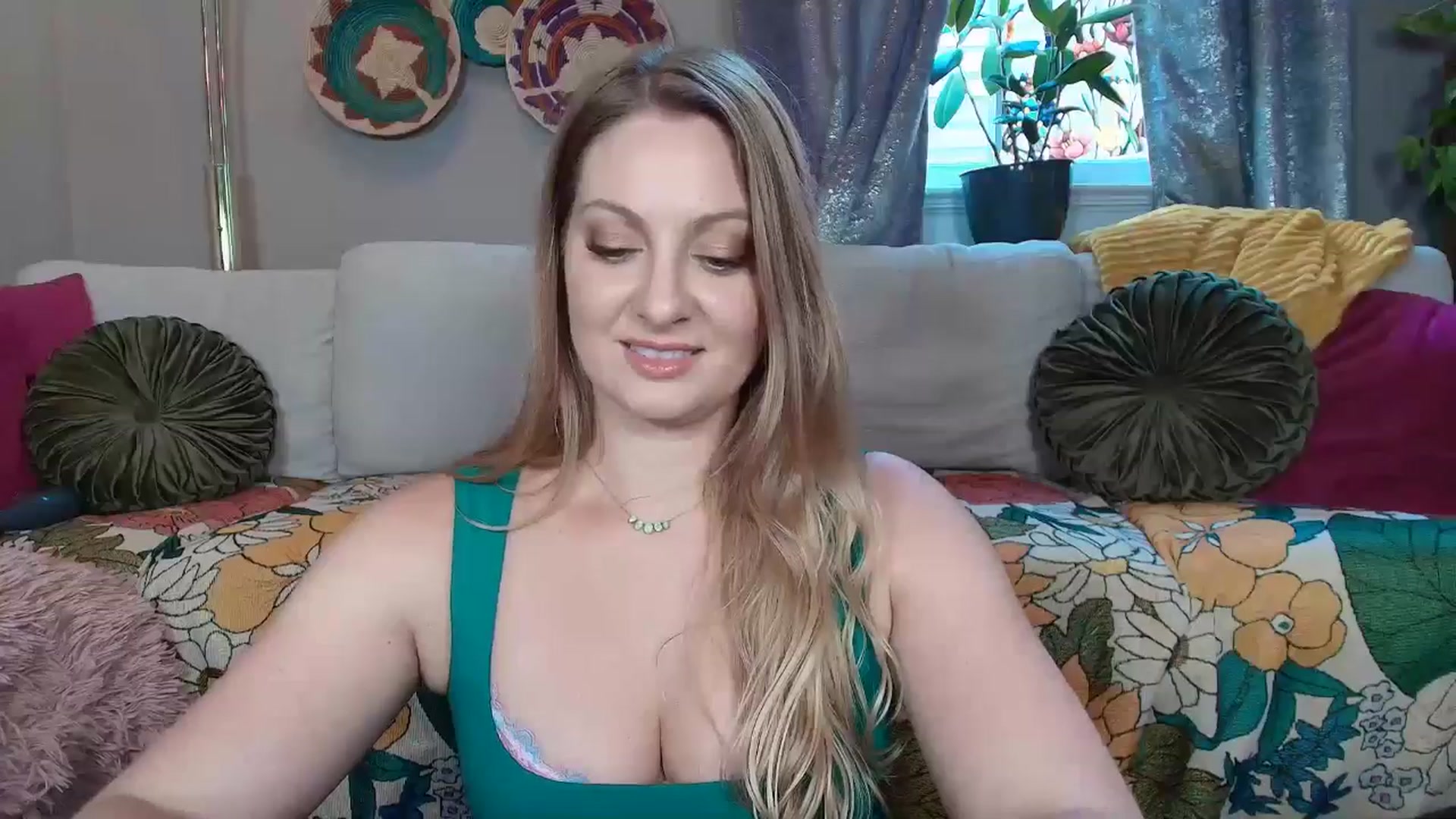 Gallery image thumbnail from VeronicaOMG's myfreecams stream on, 06/21/2025, 17:41 image 12 of 20
